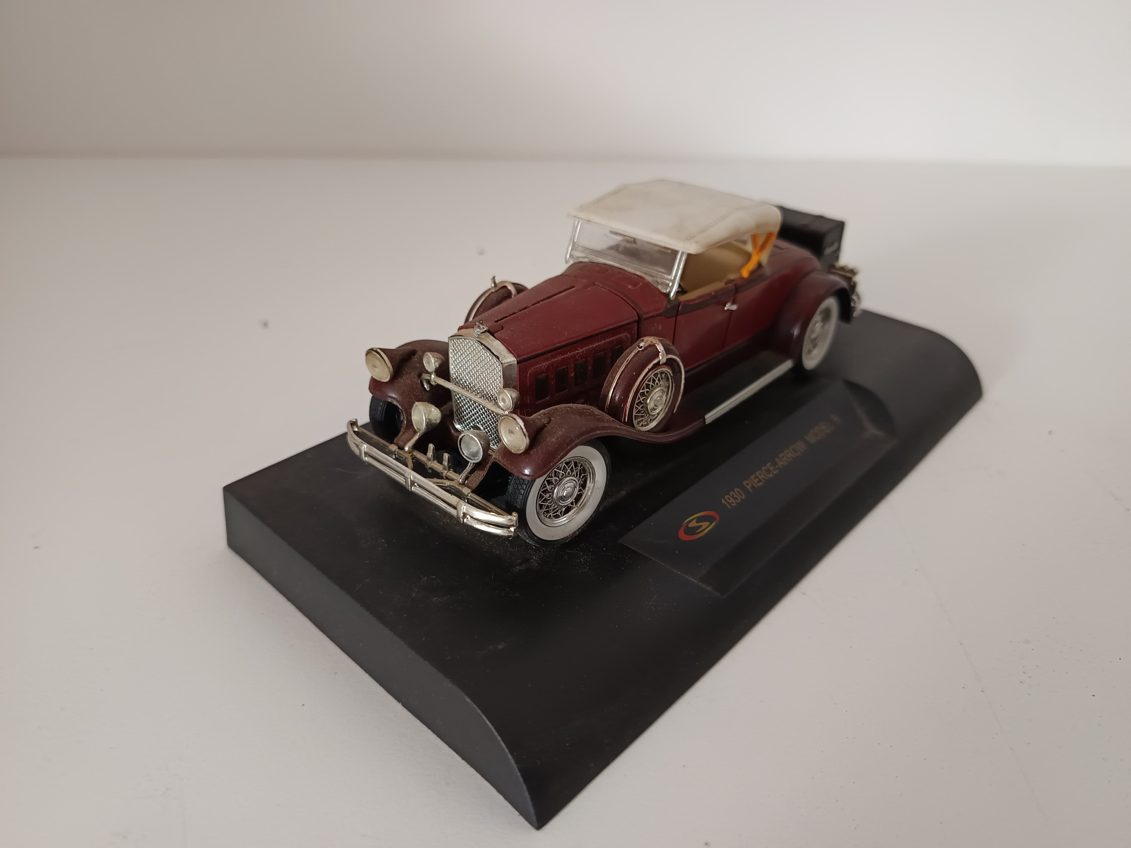 Miniatura de Vehículo Escala 1:43 — imagen 2