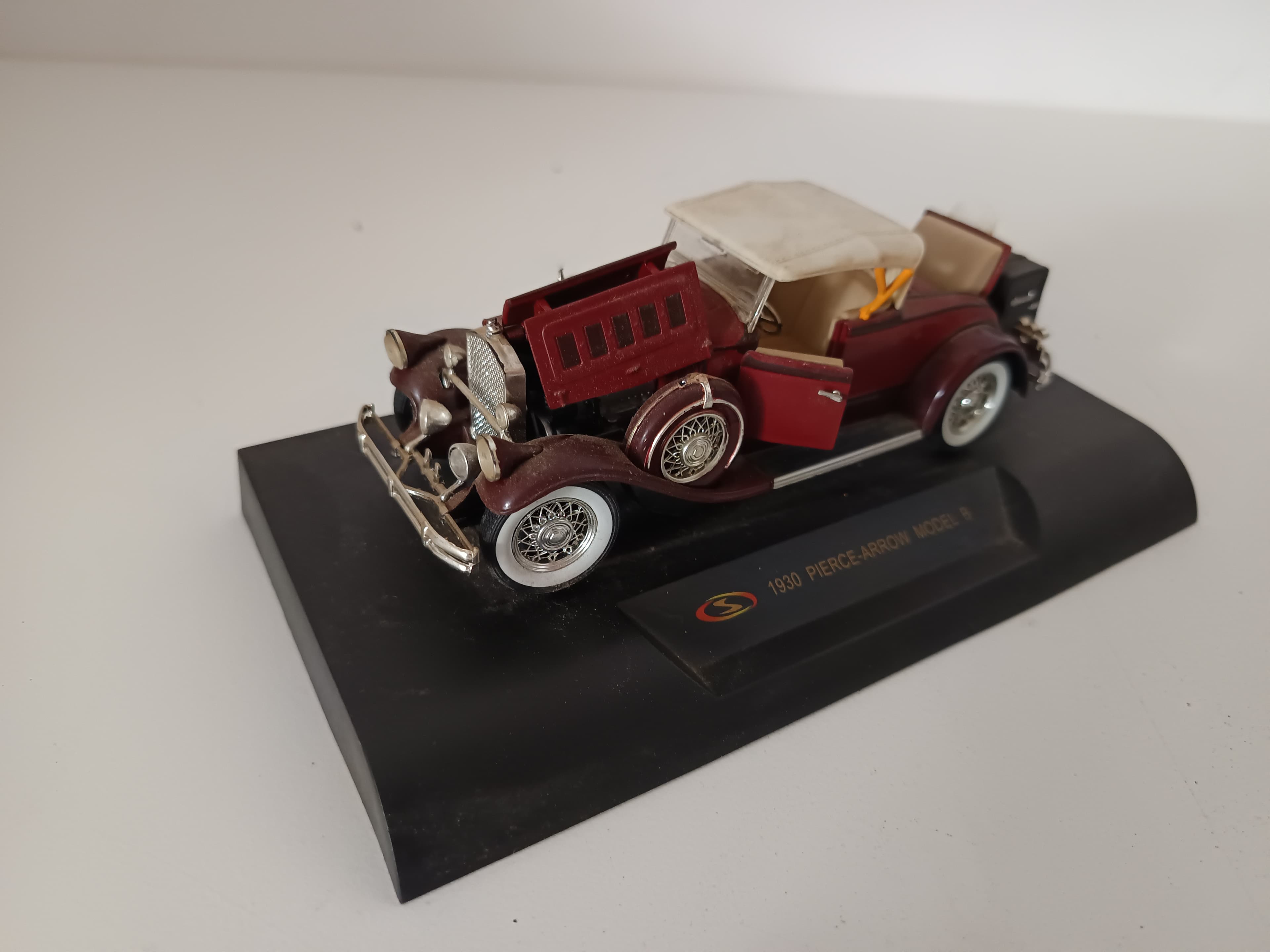 Miniatura de Vehículo Escala 1:43 — imagen 3