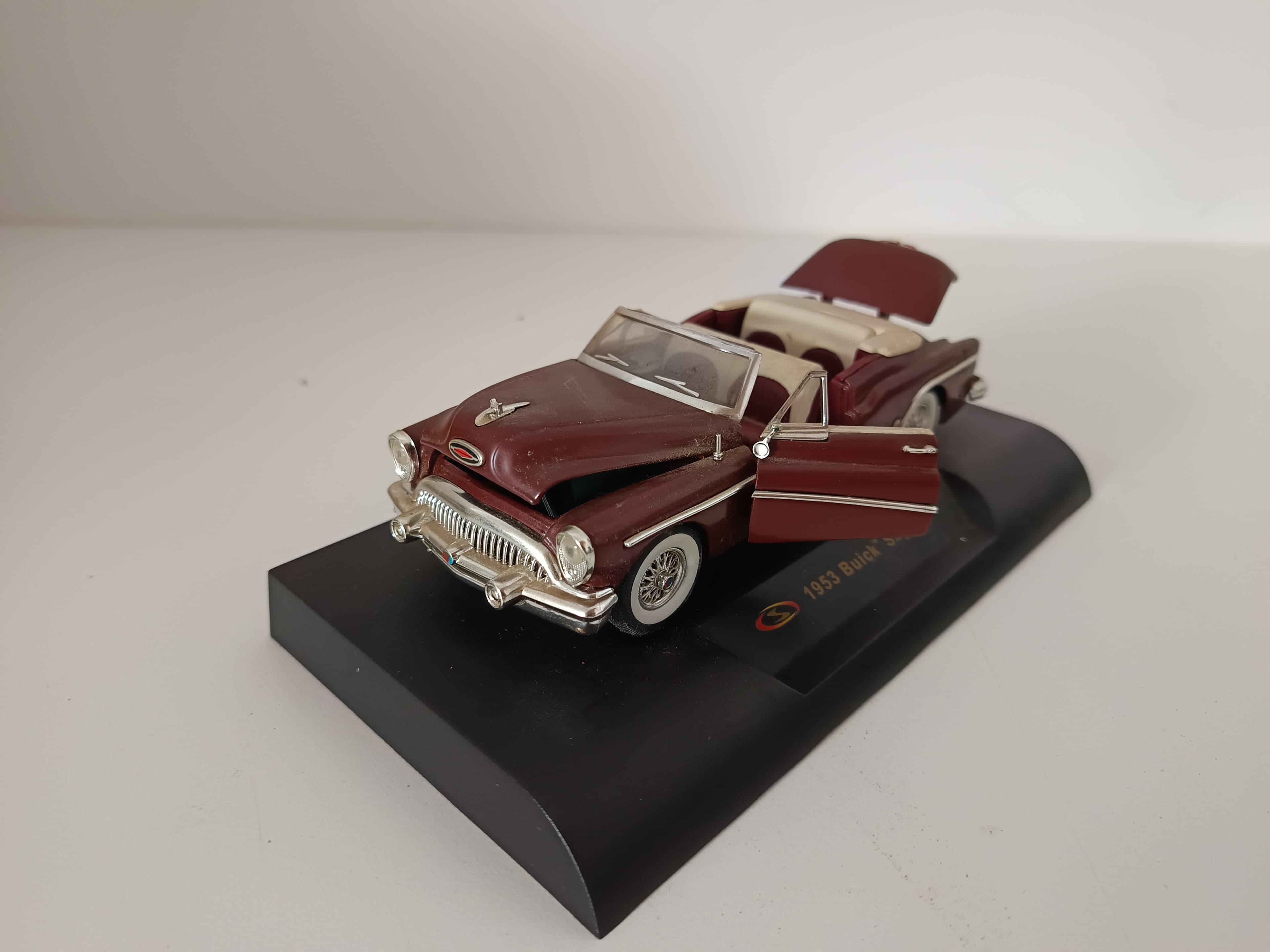 Miniatura de Vehículo Escala 1:43 — imagen 3