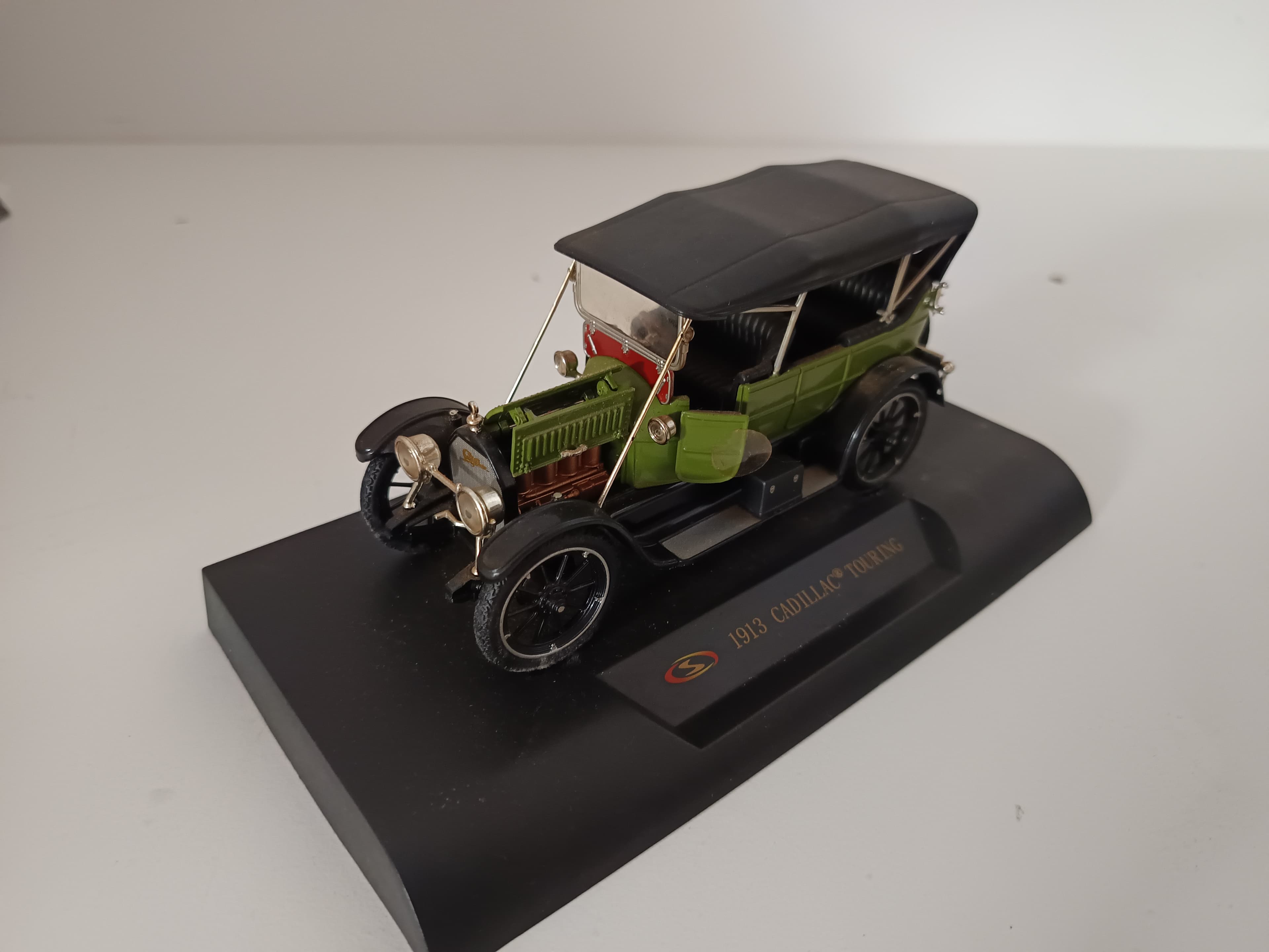 Miniatura de Vehículo Escala 1:43 — imagen 3