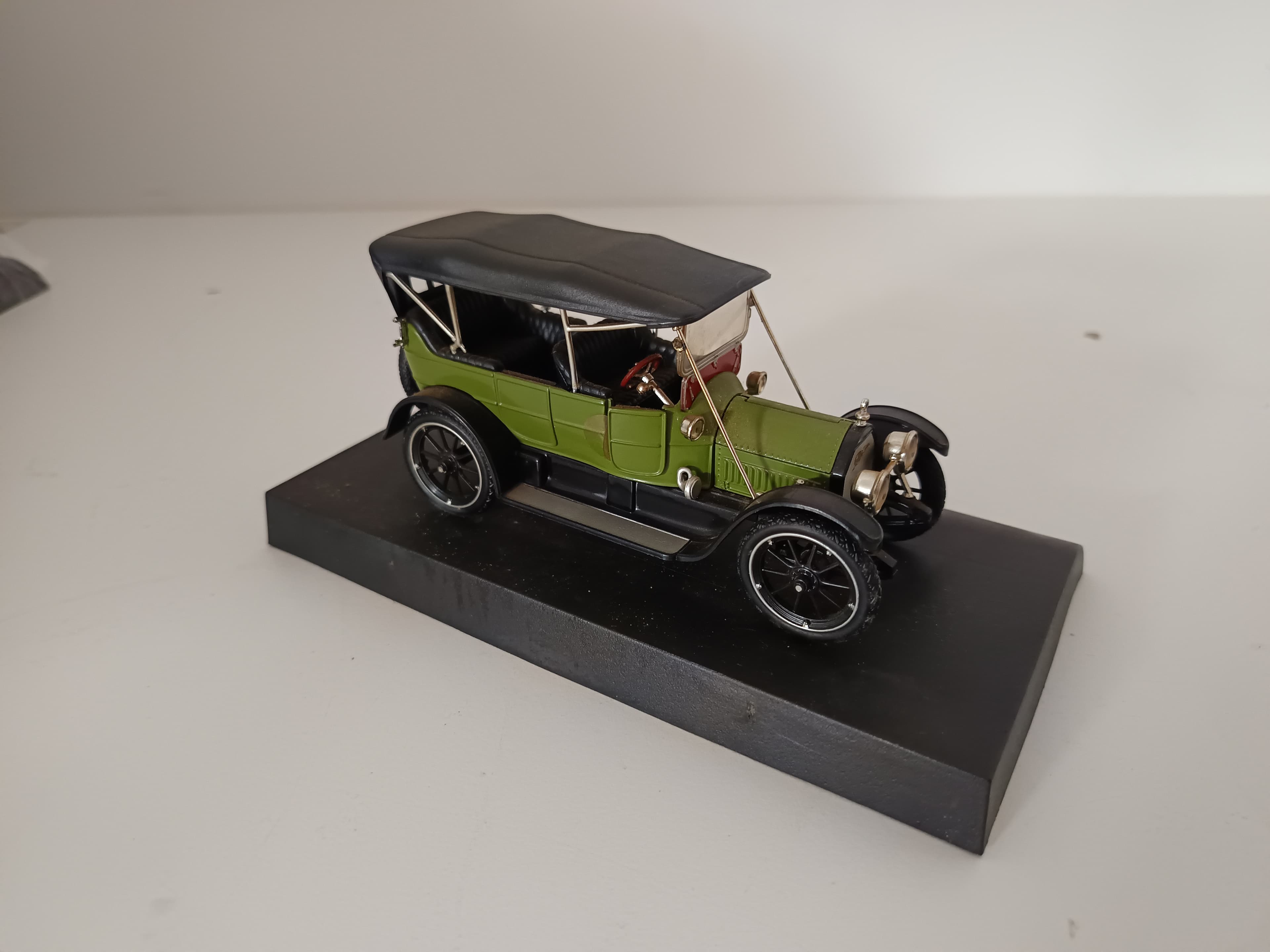 Miniatura de Vehículo Escala 1:43 — imagen 5
