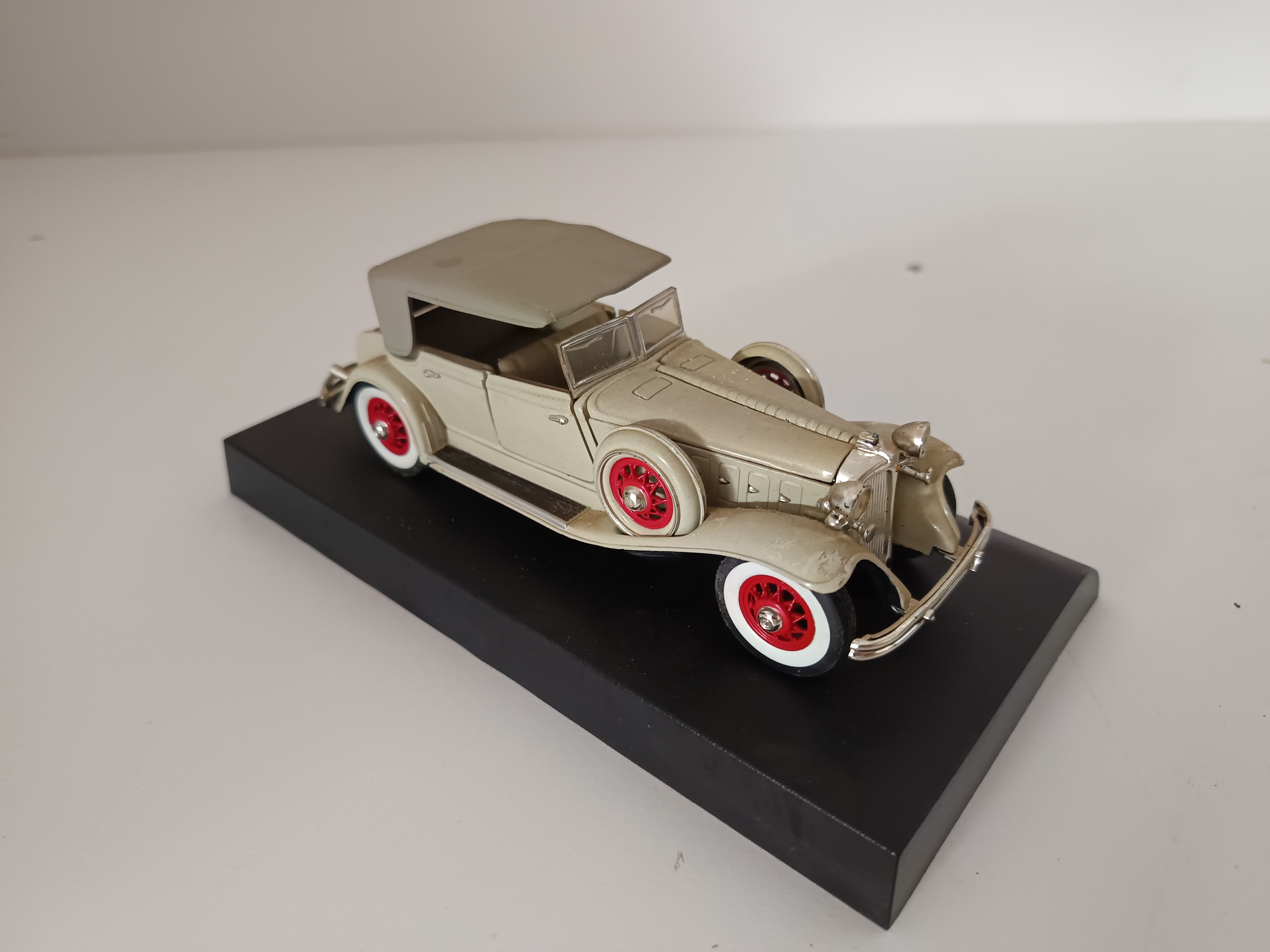 Miniatura de Vehículo Escala 1:43 — imagen 5