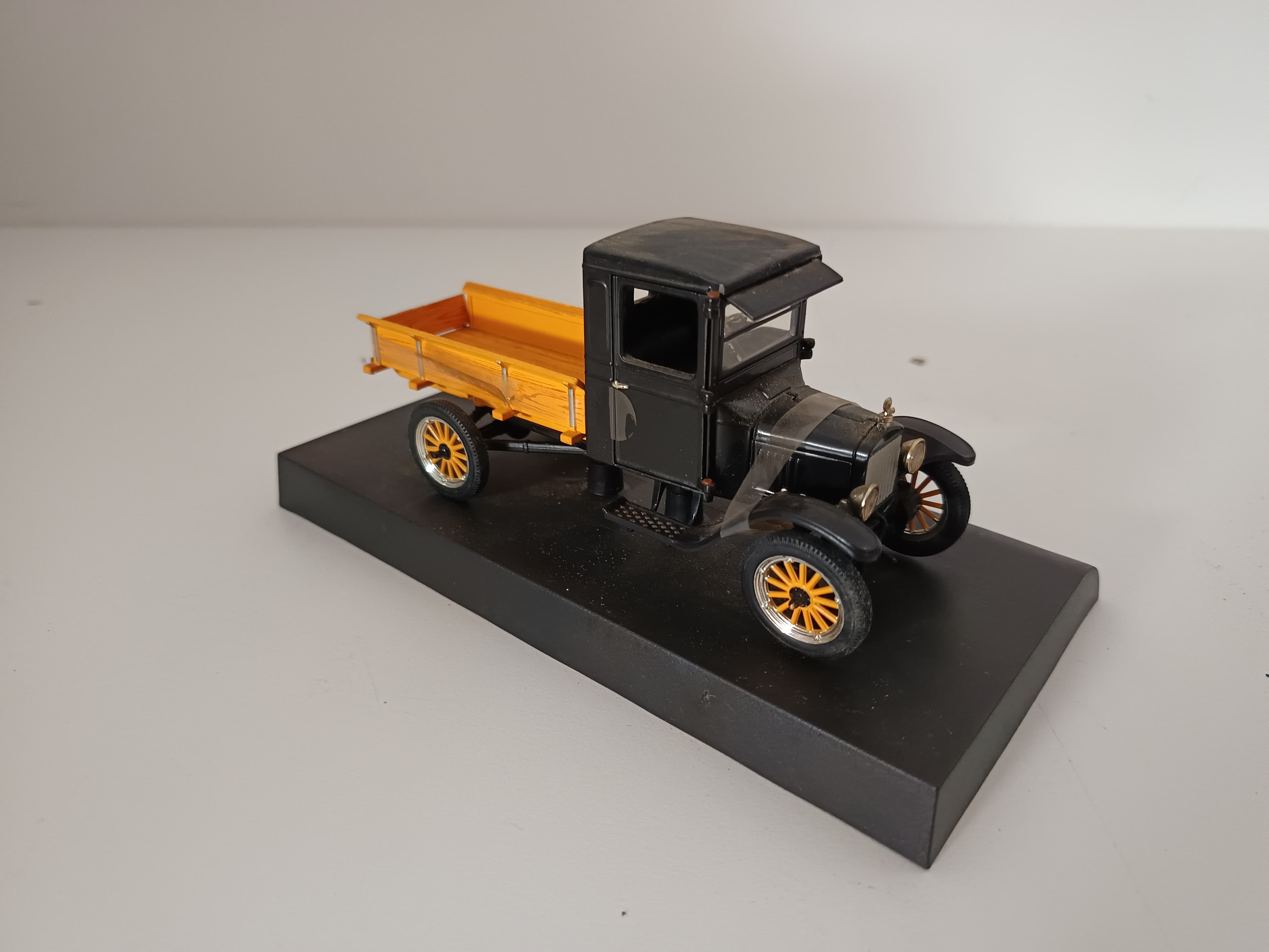 Miniatura Veículo Escala 1:43 — imagem 4