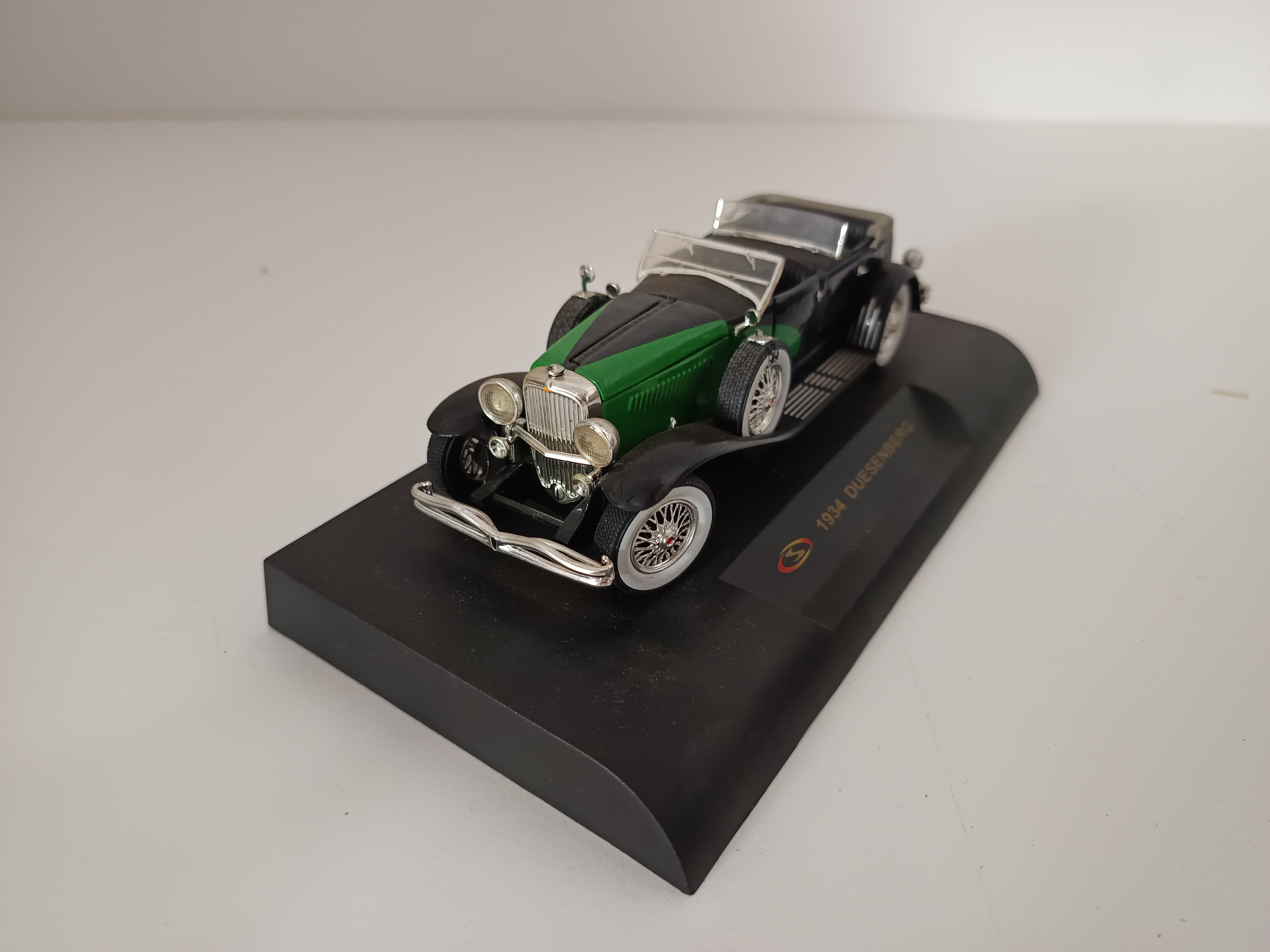 Miniatura de Vehículo Escala 1:43 — imagen 2