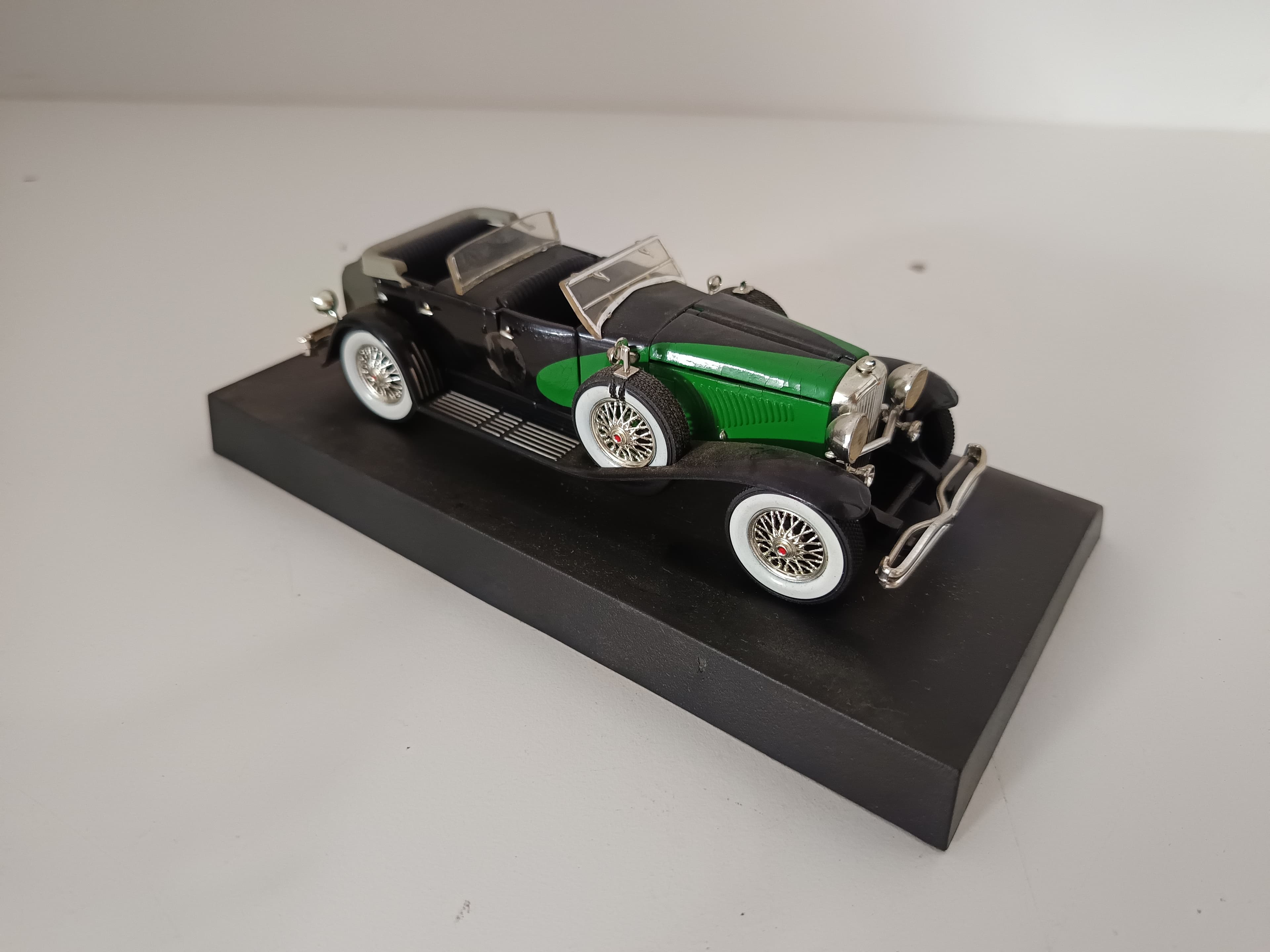 Miniatura de Vehículo Escala 1:43 — imagen 5