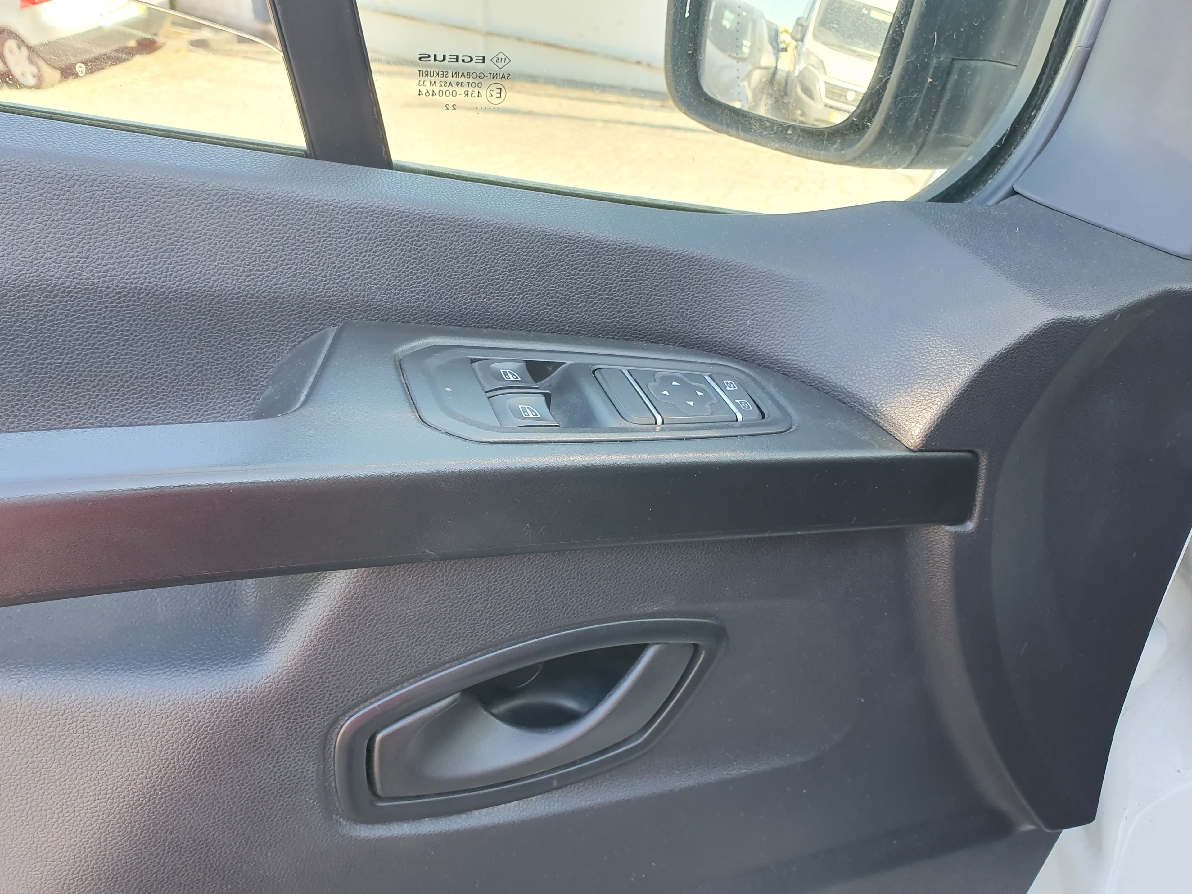 Renault Trafic · Ano 2022 — imagem 24