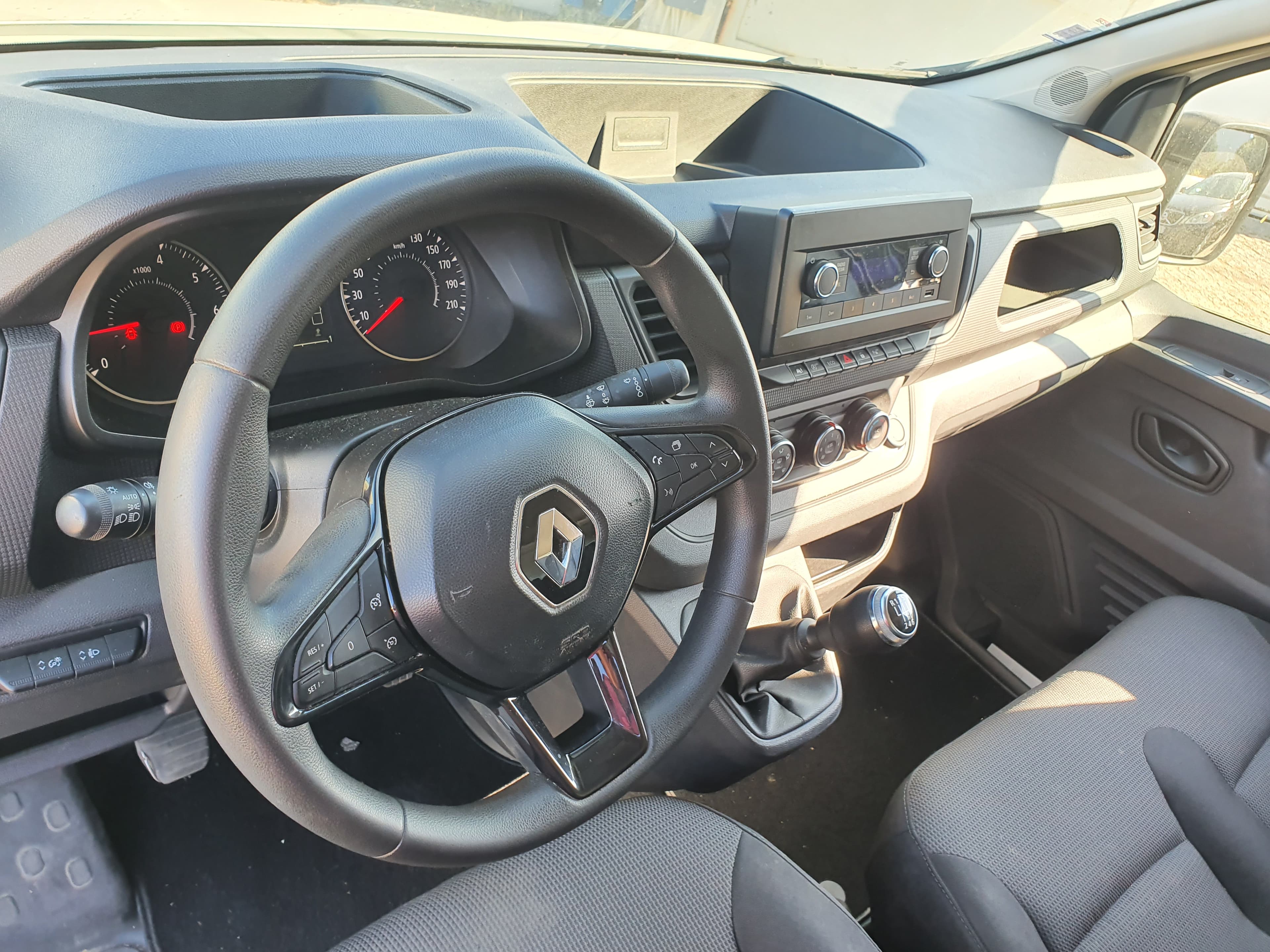 Renault Trafic · Ano 2022 — imagem 27