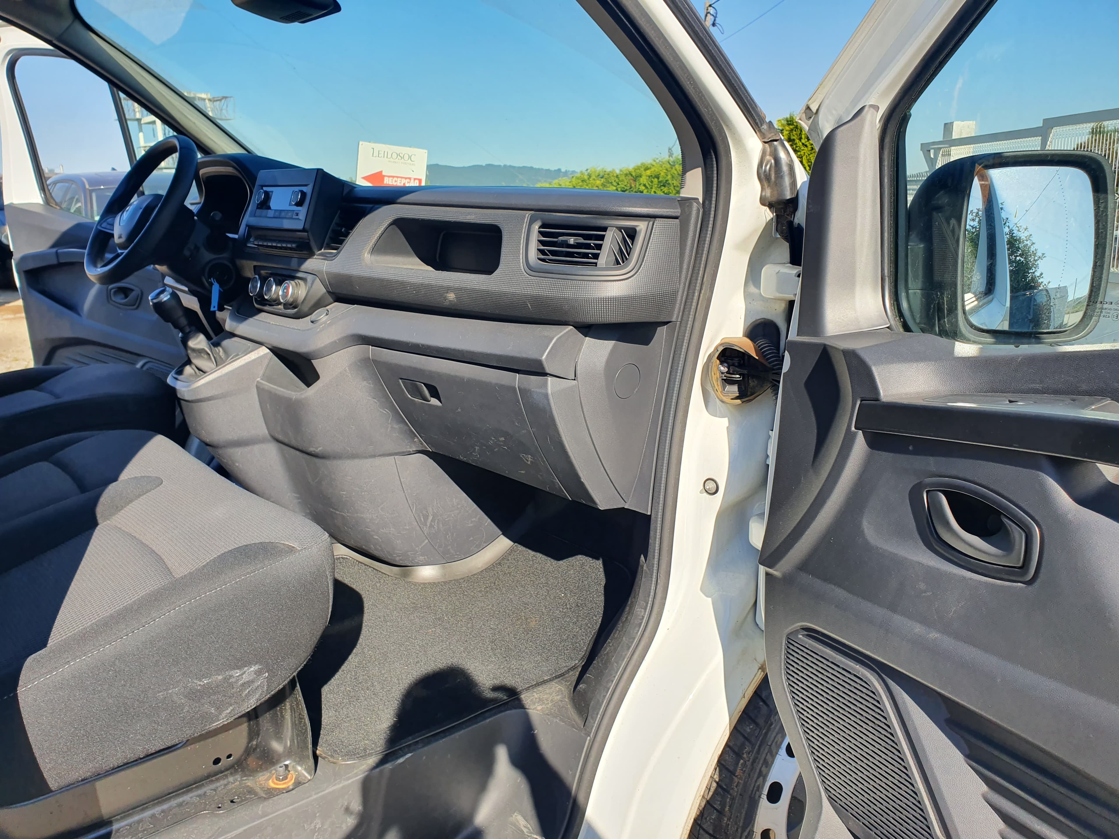 Renault Trafic · Ano 2022 — imagem 20