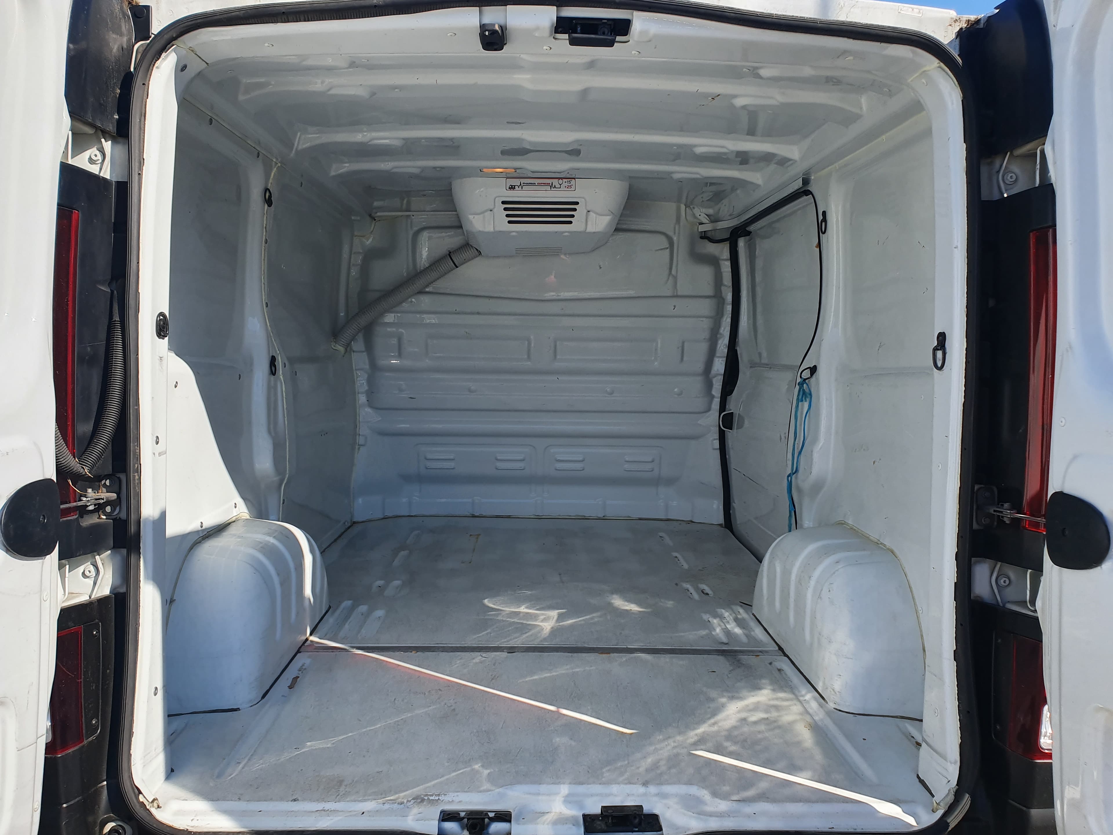Renault Trafic · Ano 2022 — imagem 17