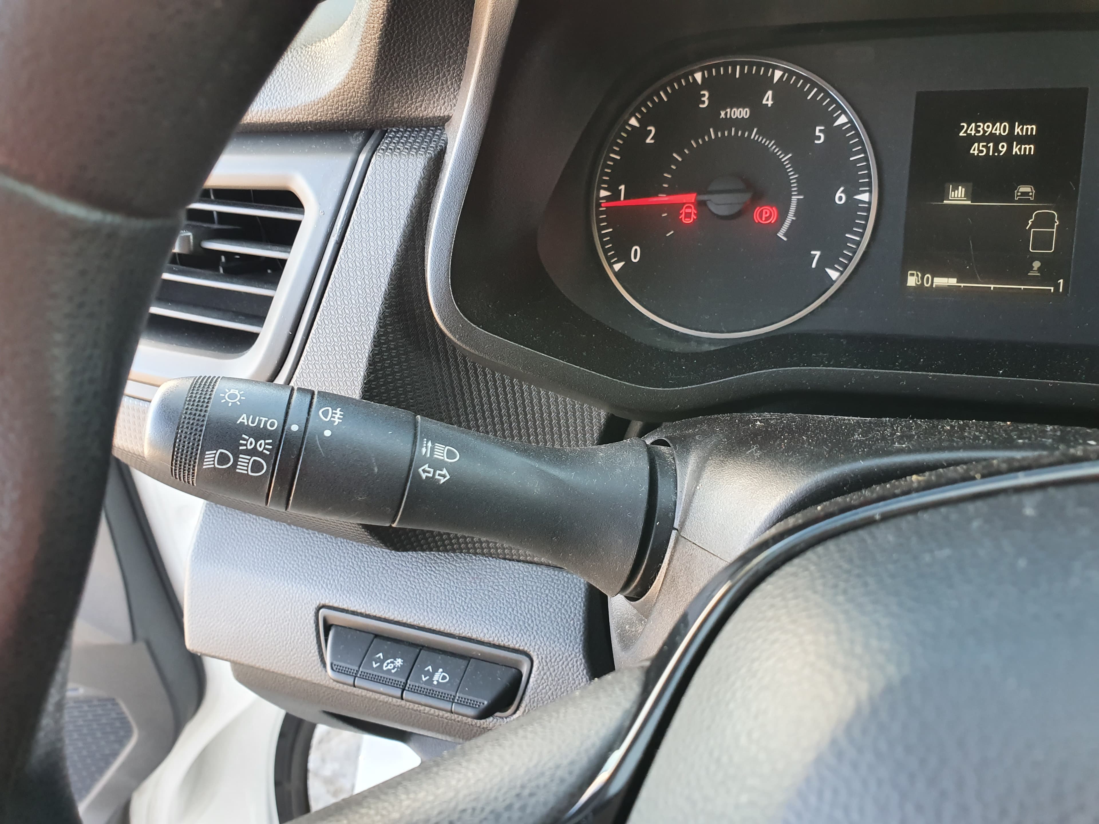 Renault Trafic · Ano 2022 — imagem 38