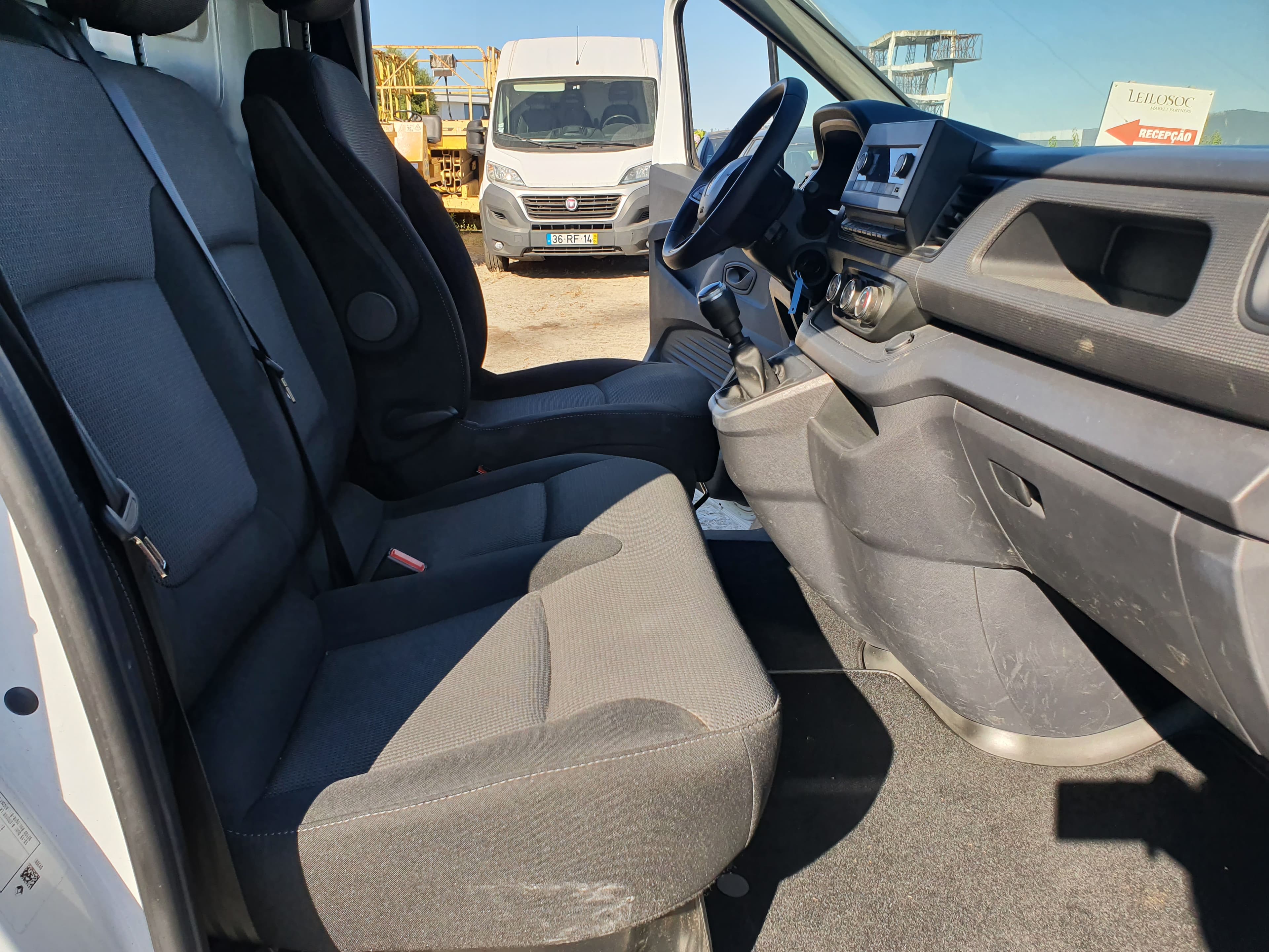 Renault Trafic · Ano 2022 — imagem 22