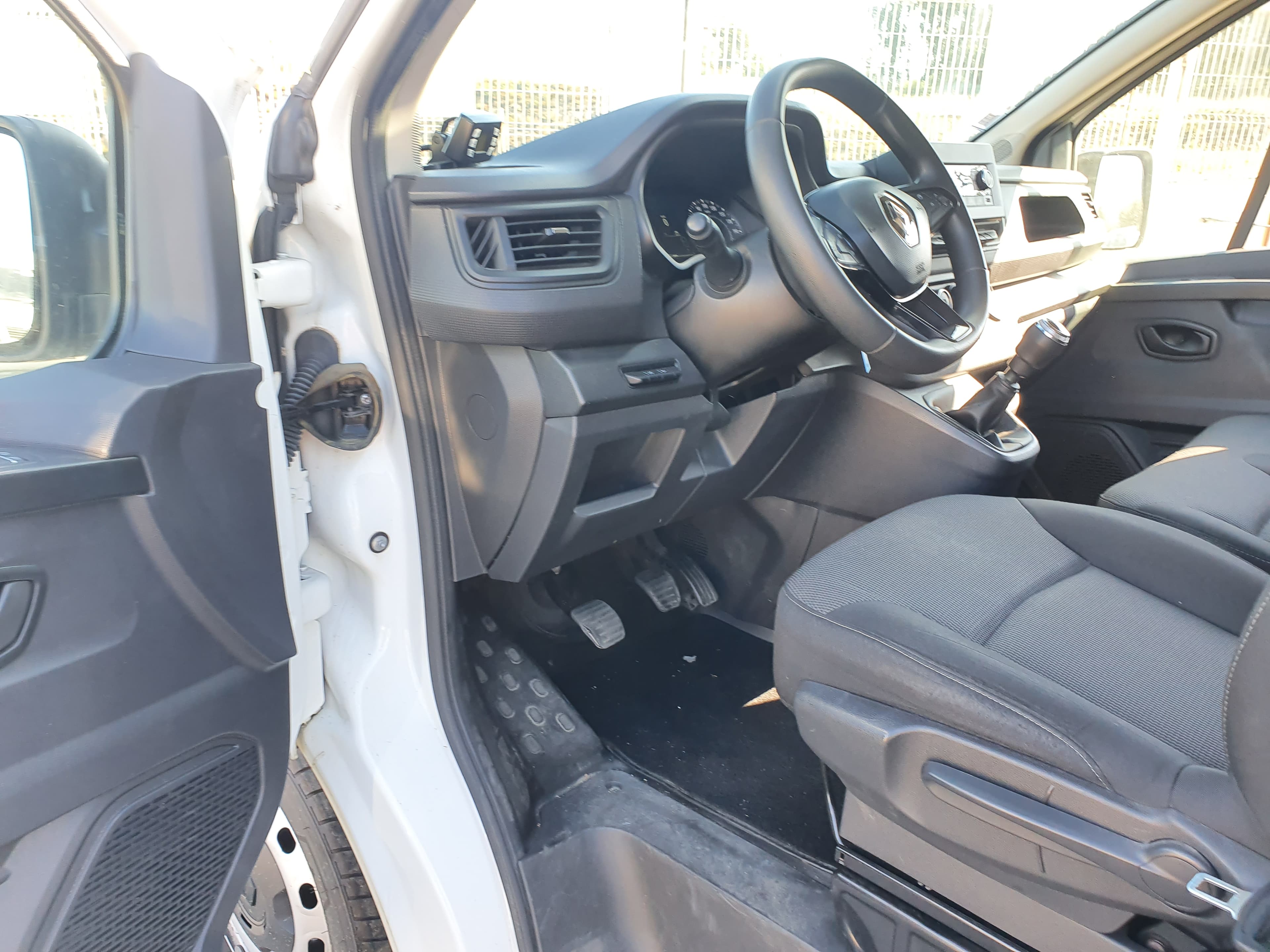 Renault Trafic · Ano 2022 — imagem 23
