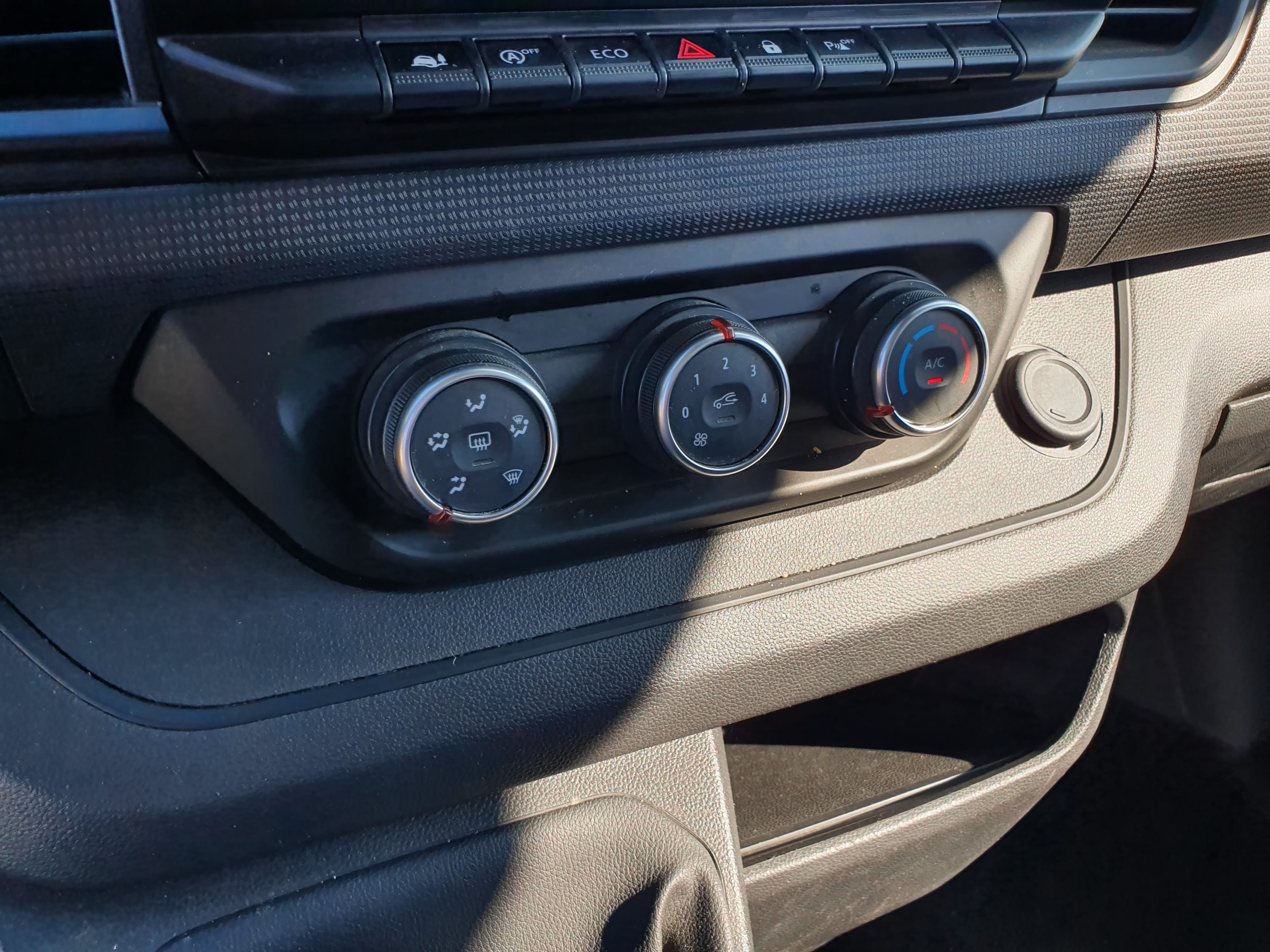 Renault Trafic · Ano 2022 — imagem 34