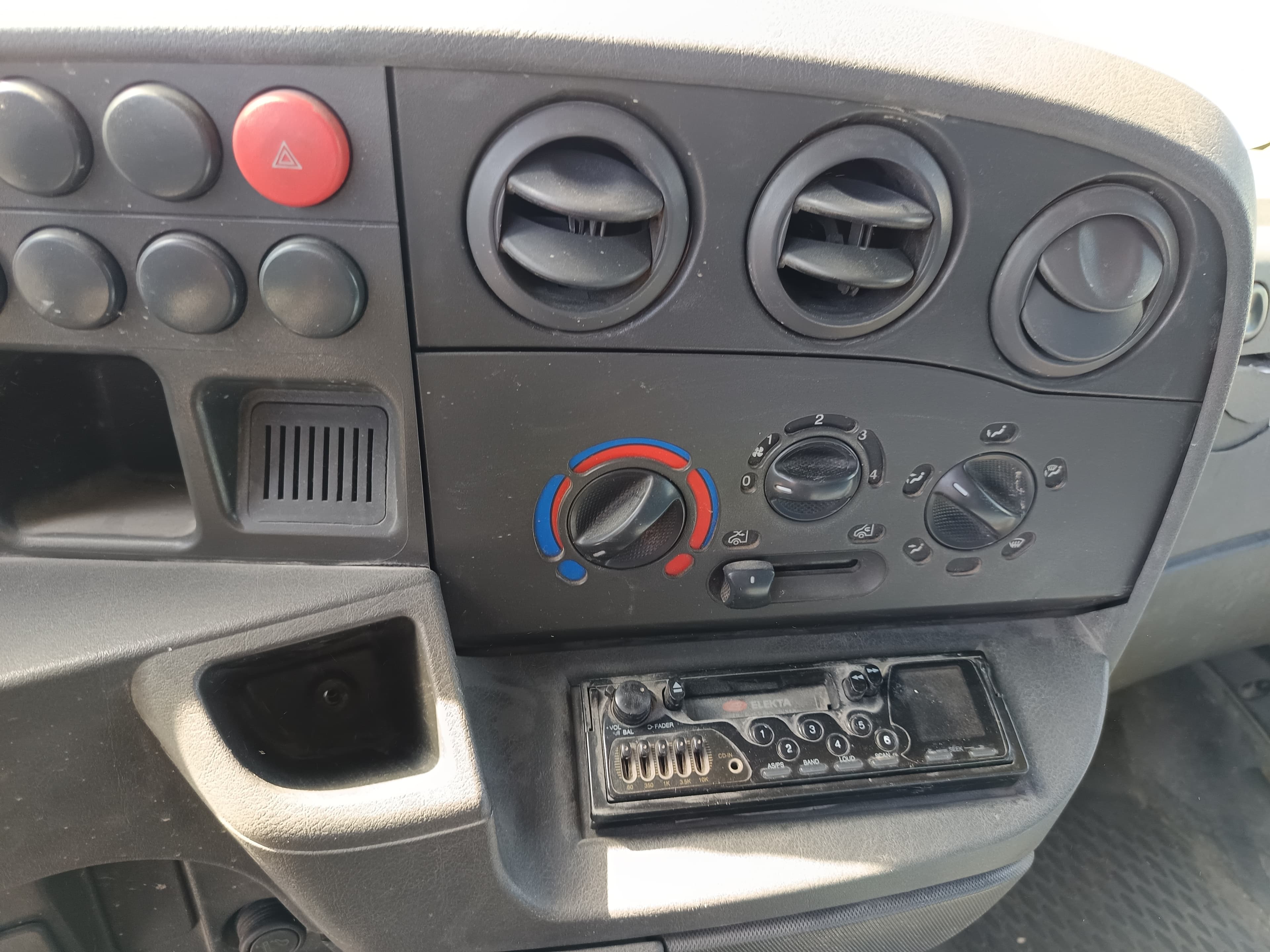 Iveco 31 C11D · Ano 2000 — imagem 26