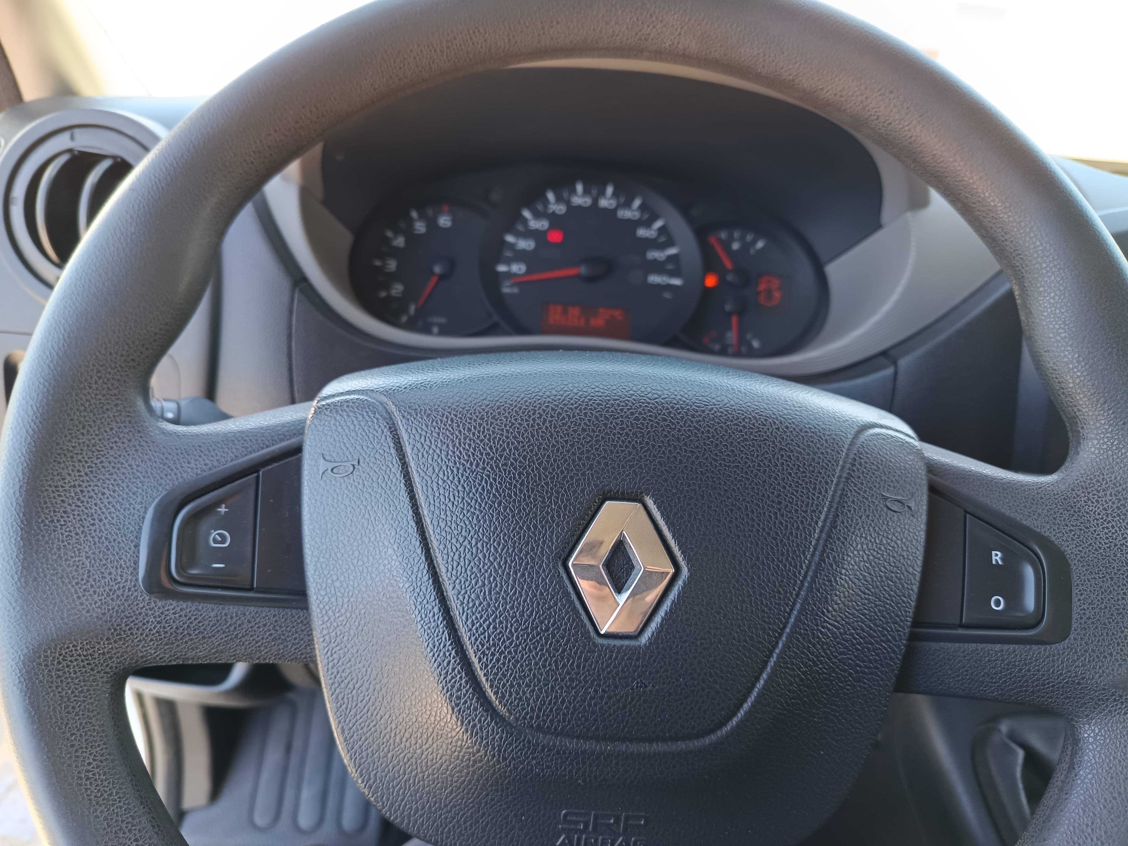 Renault Master · Ano 2016 — imagen 35