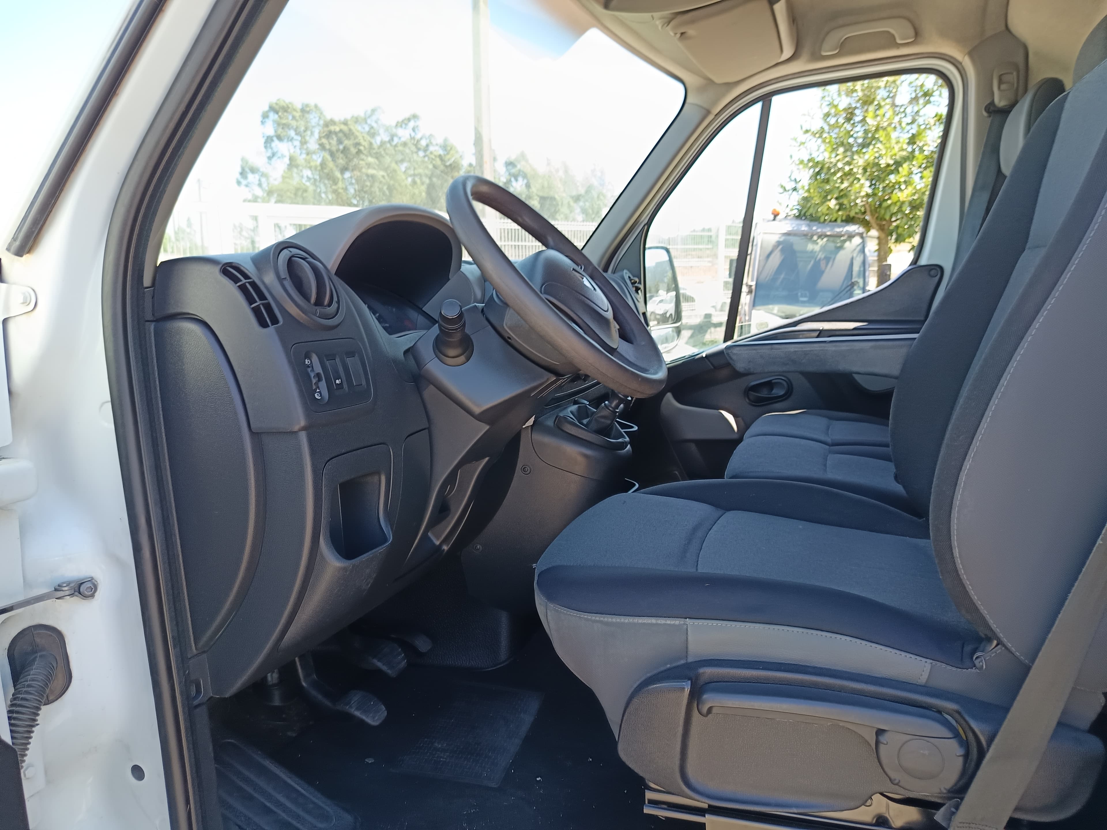 Renault Master · Ano 2016 — imagen 34