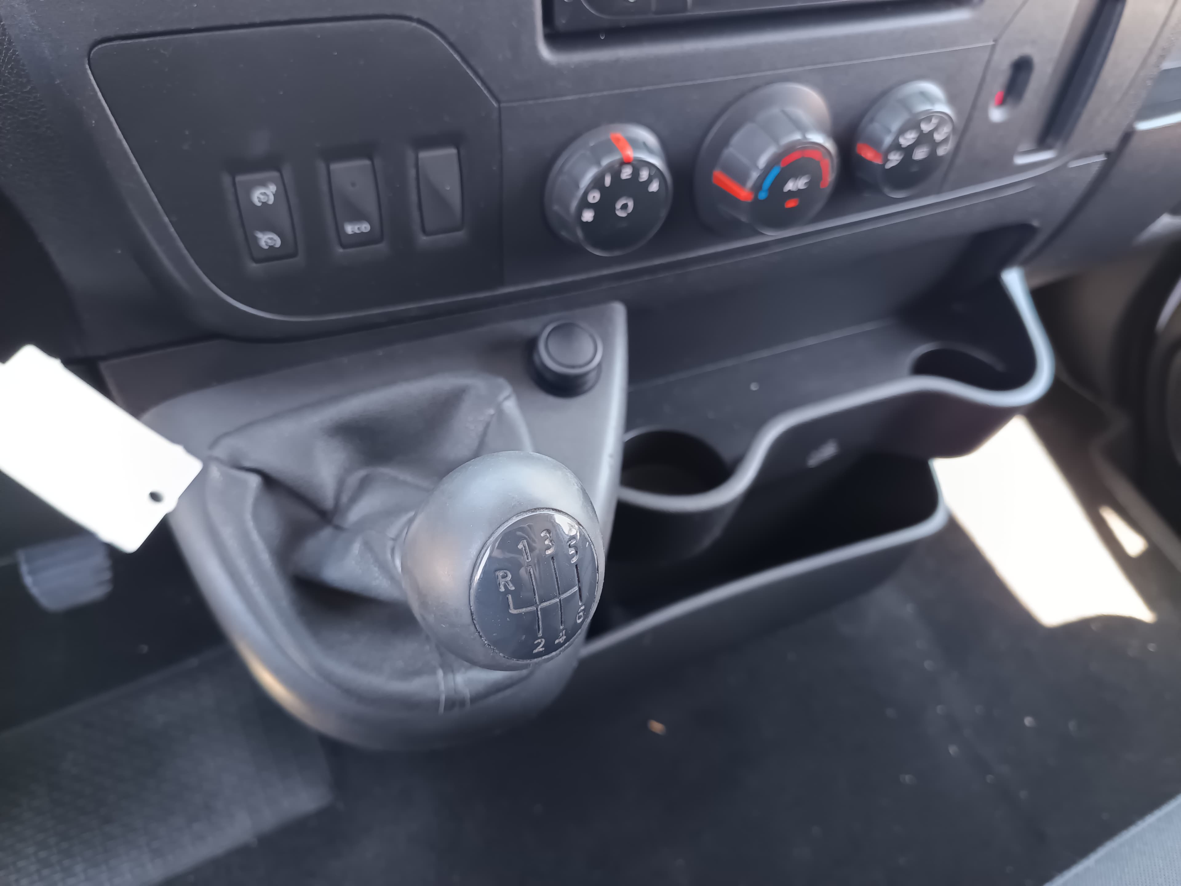 Renault Master · Ano 2016 — imagen 40