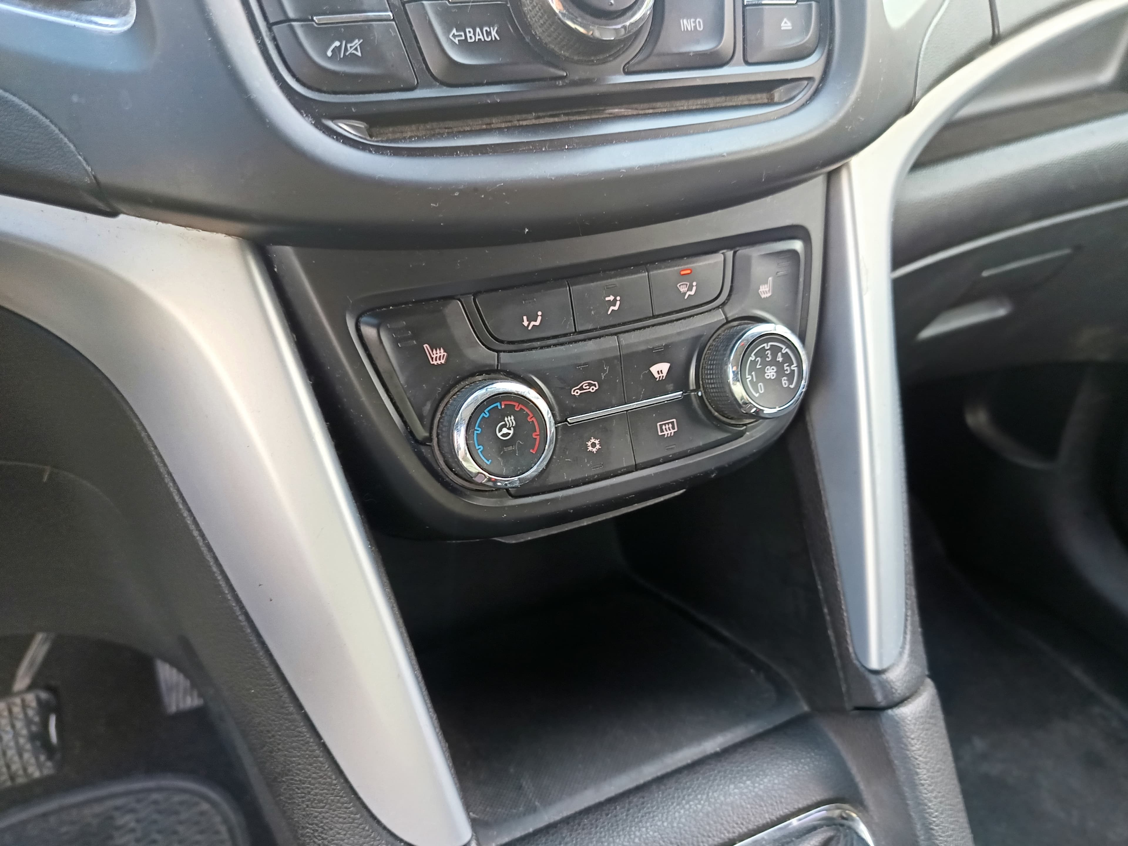 Opel Zafira · Ano 2012 — image 40