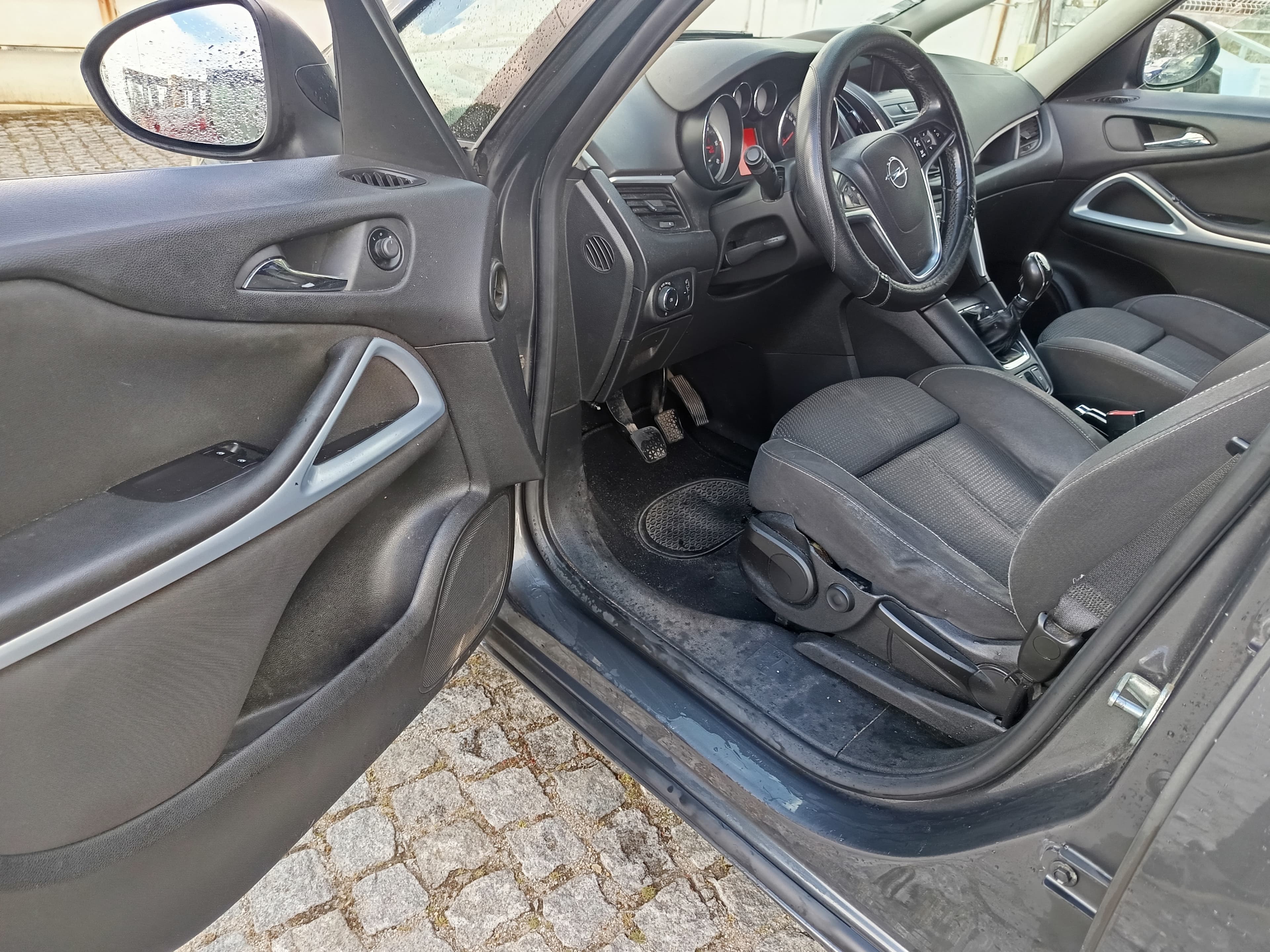 Opel Zafira · Ano 2012 — image 32