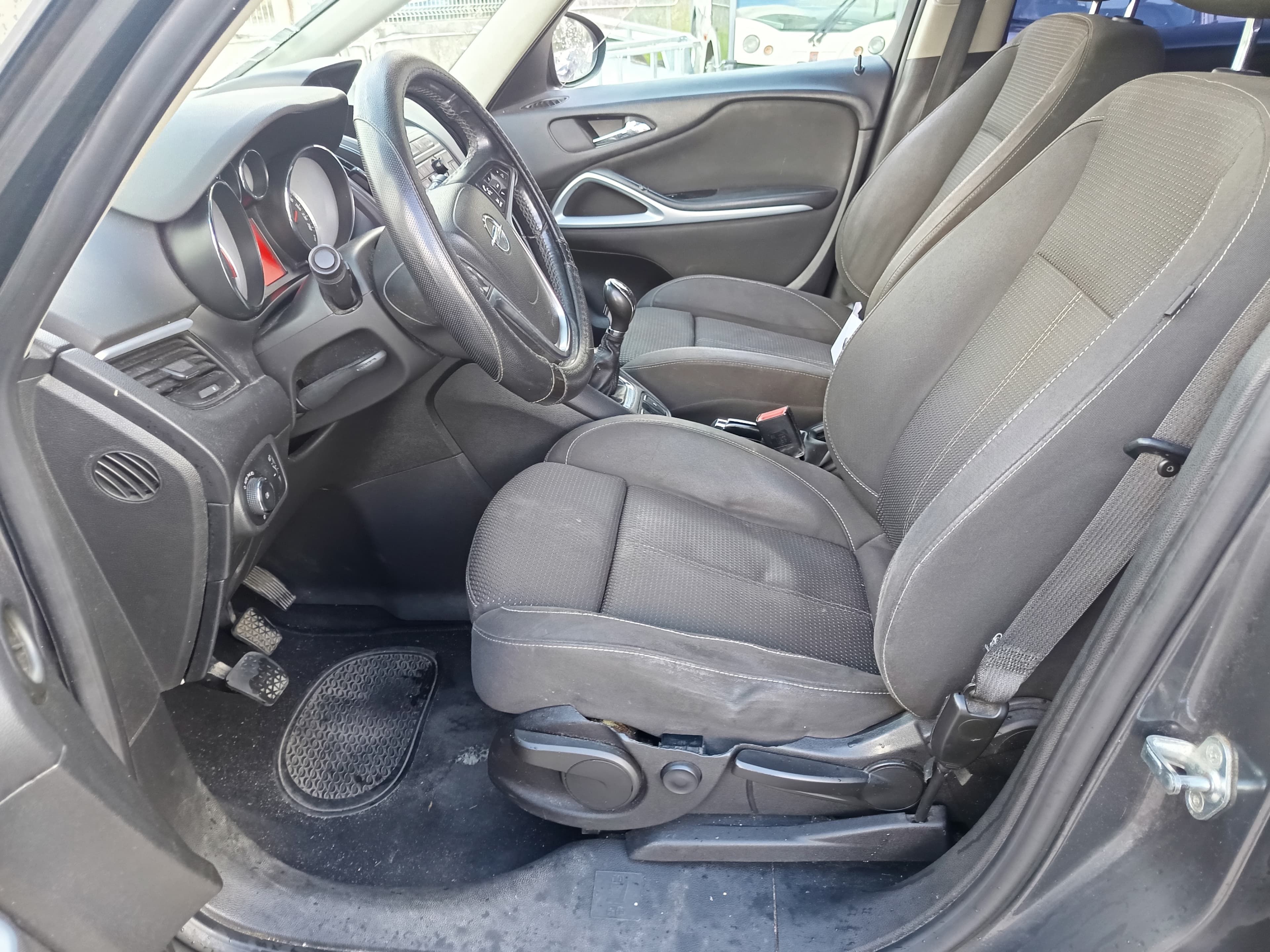 Opel Zafira · Ano 2012 — image 35