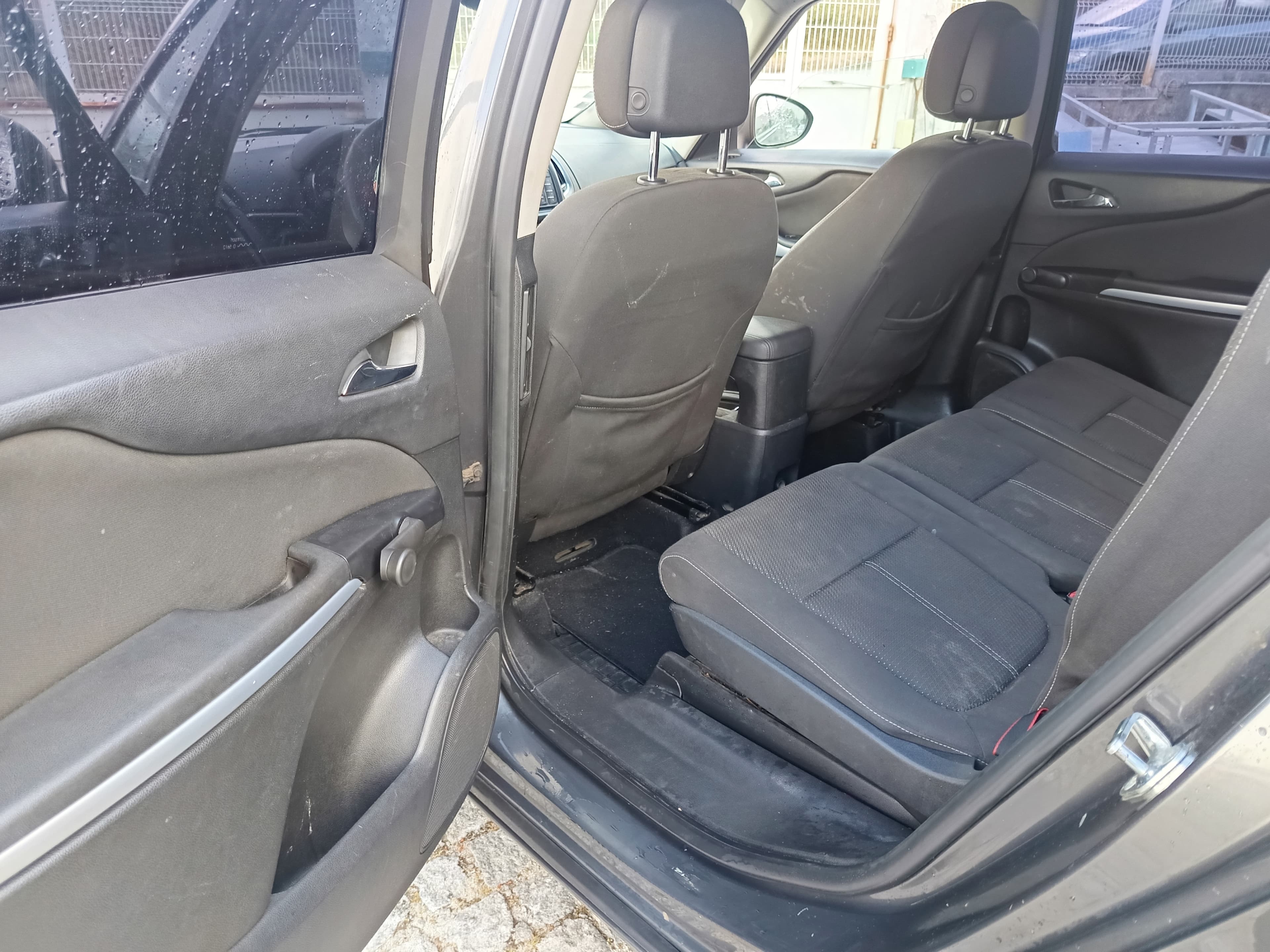 Opel Zafira · Ano 2012 — image 29