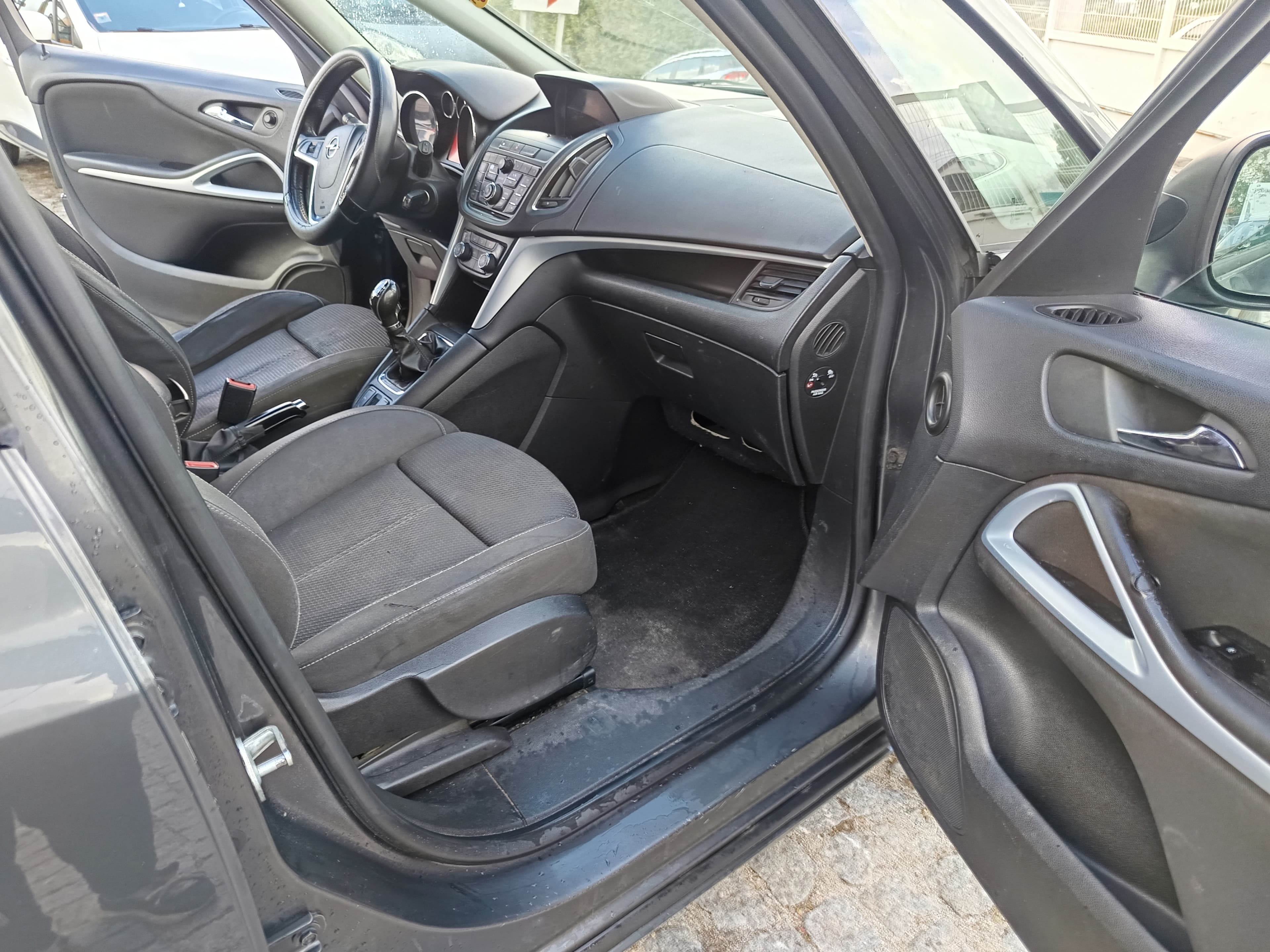 Opel Zafira · Ano 2012 — image 26