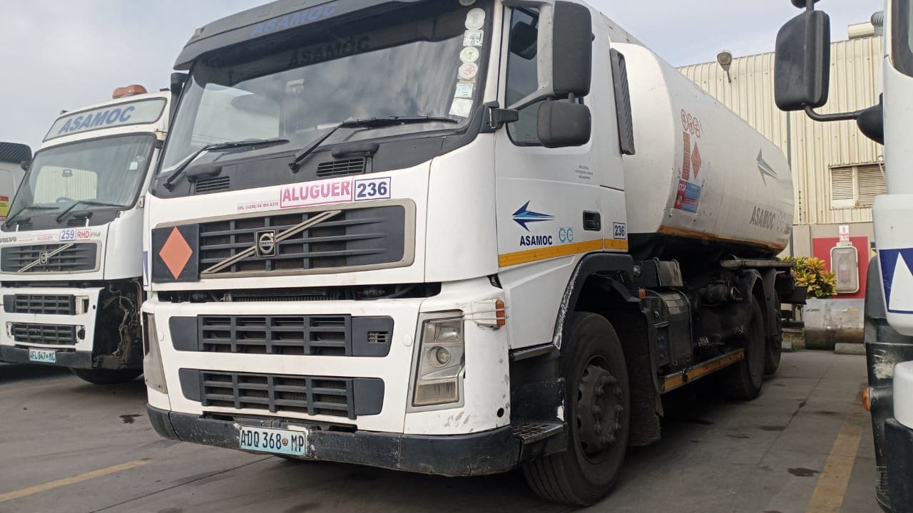 Camião Cisterna Volvo FM12-400M