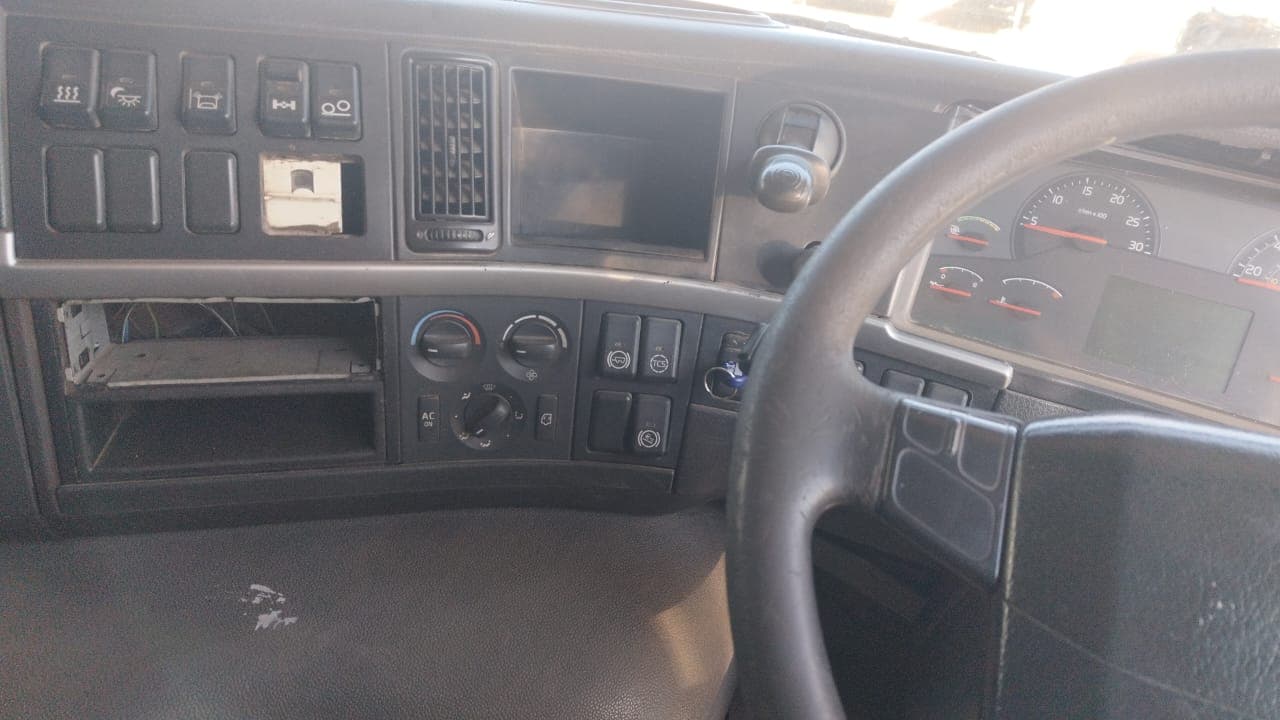 Camião Volvo FM 12 440 CV — imagem 13