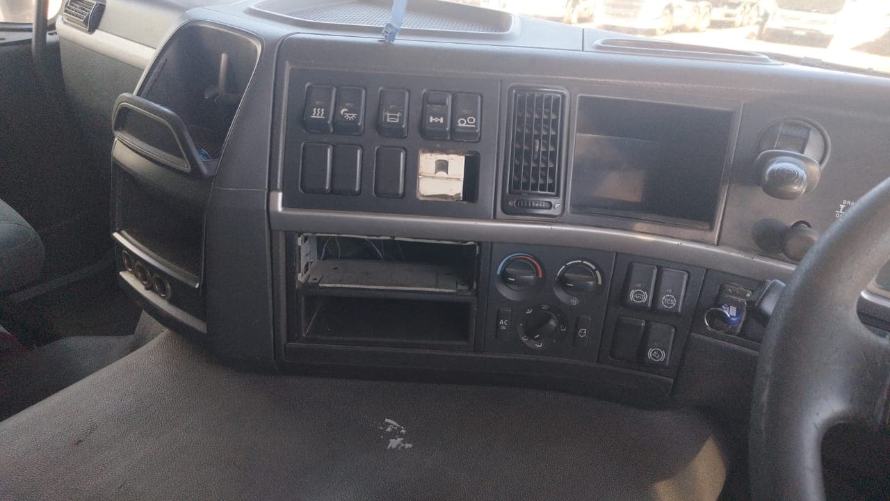 Camião Volvo FM 12 440 CV — imagem 12
