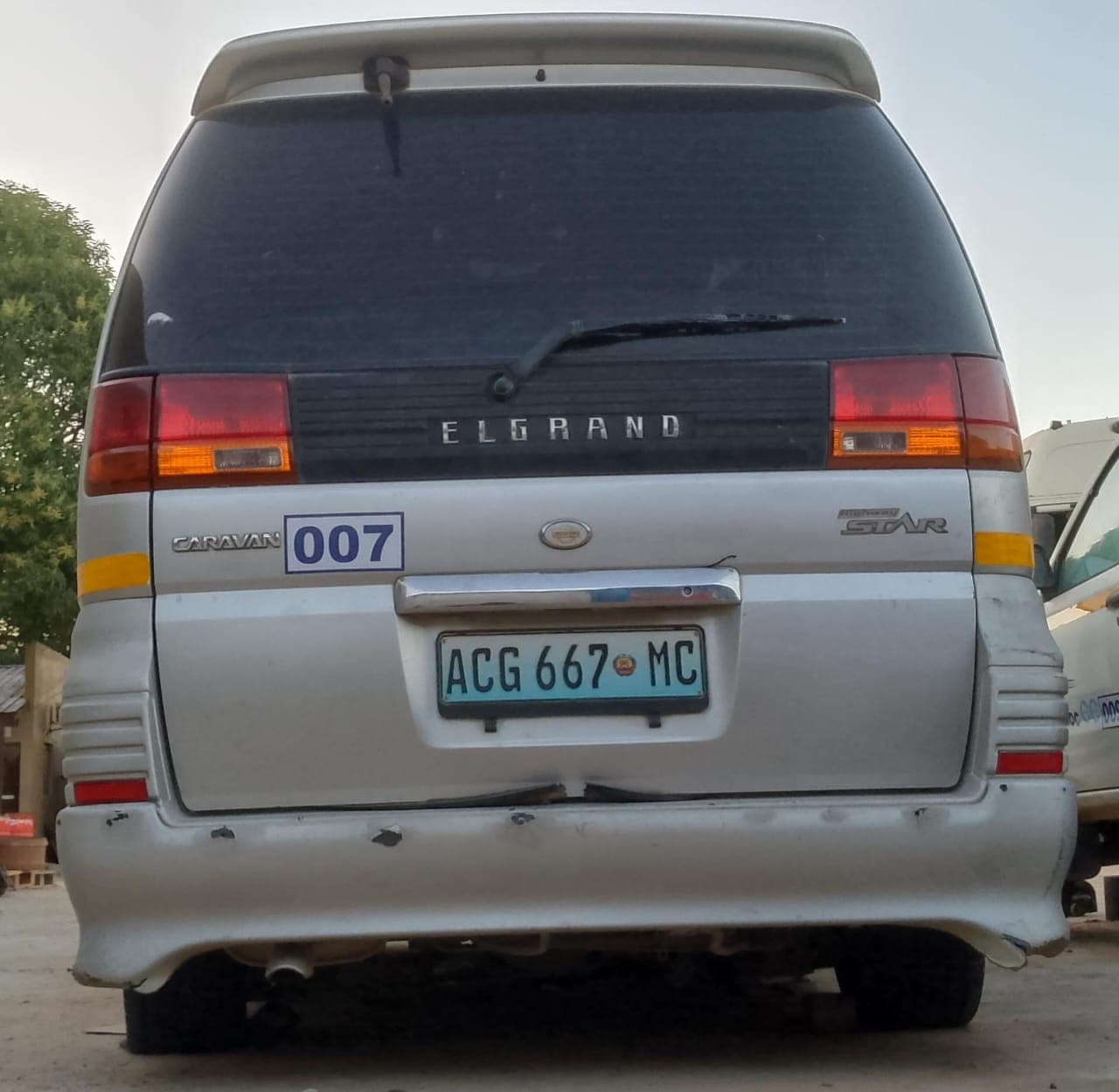 Nissan Elgrand — image 7
