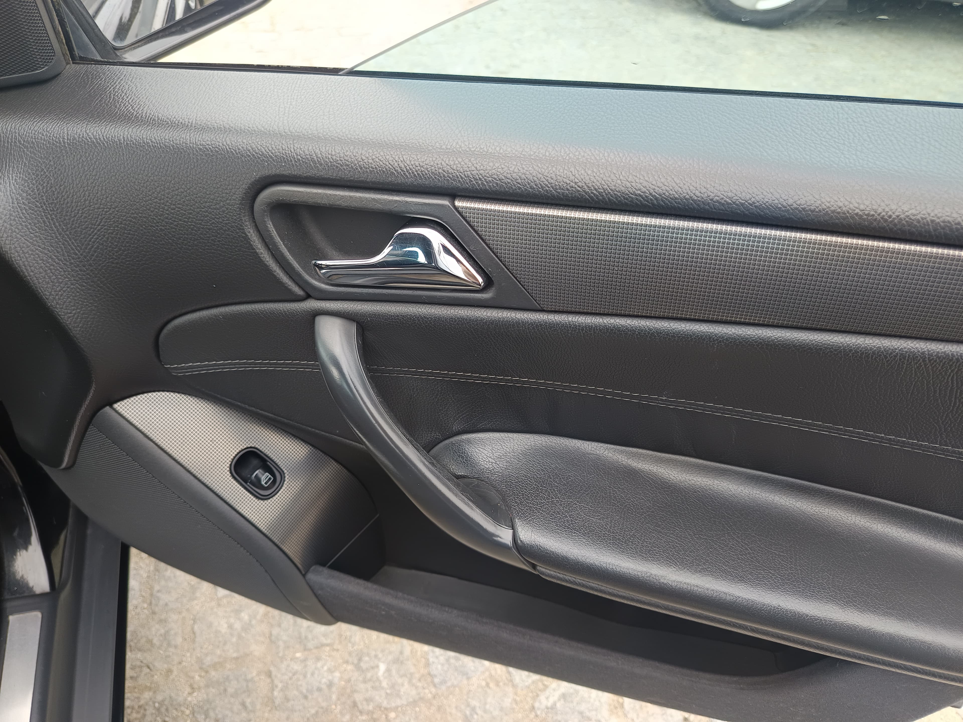 Mercedes-Benz C220 CDI · Ano 2002 — image 26