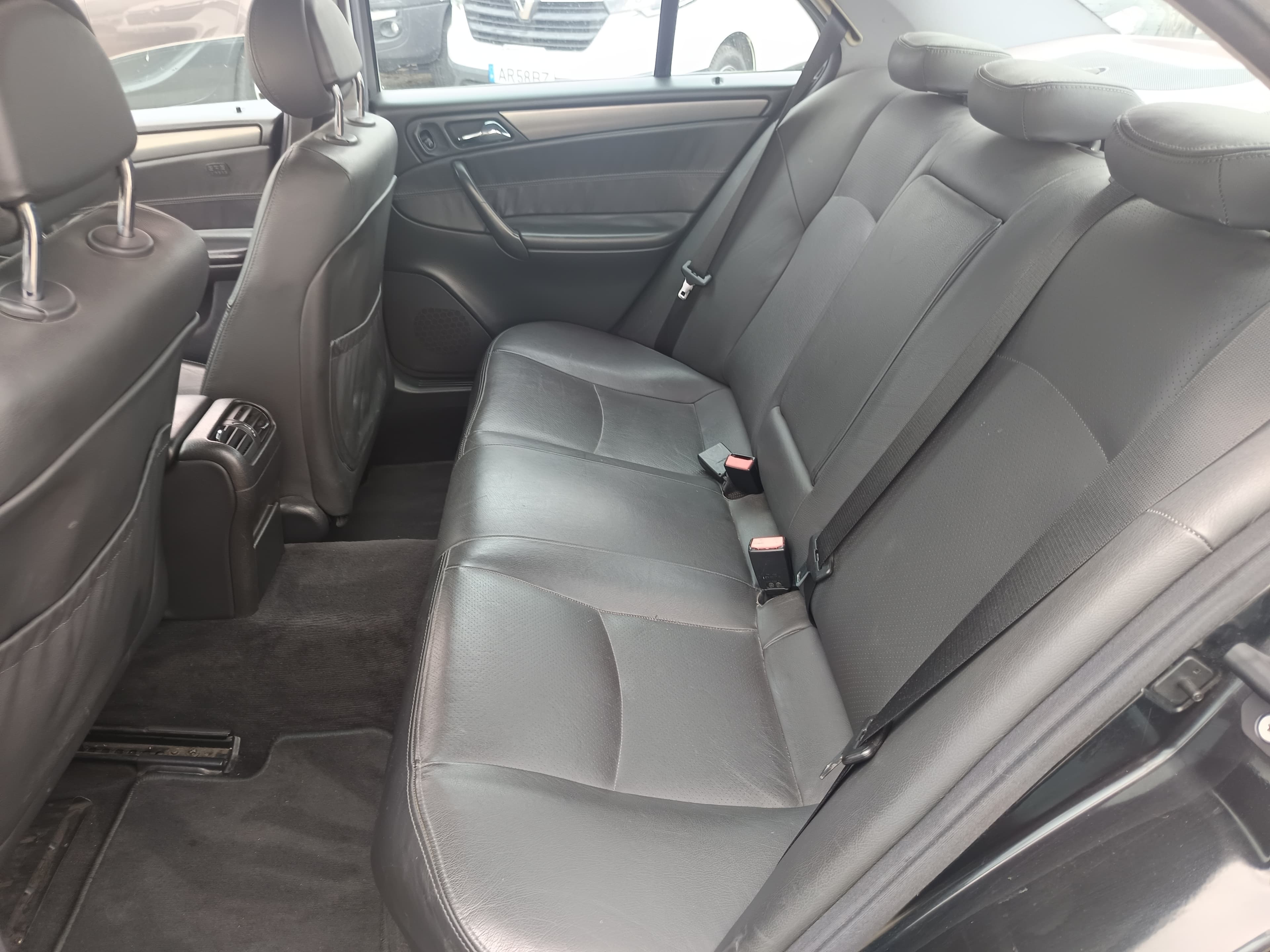 Mercedes-Benz C220 CDI · Ano 2002 — image 30