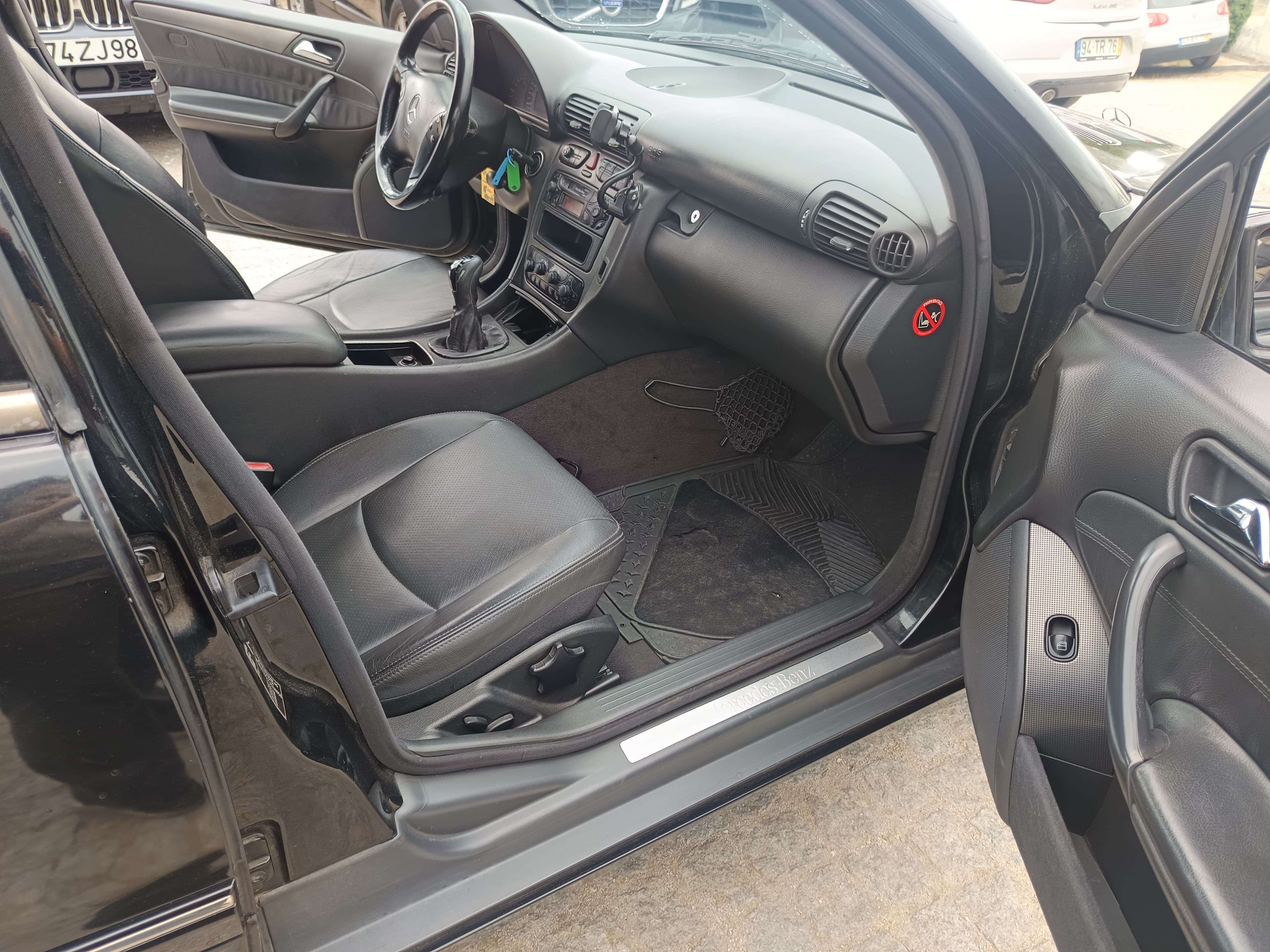Mercedes-Benz C220 CDI · Ano 2002 — image 25