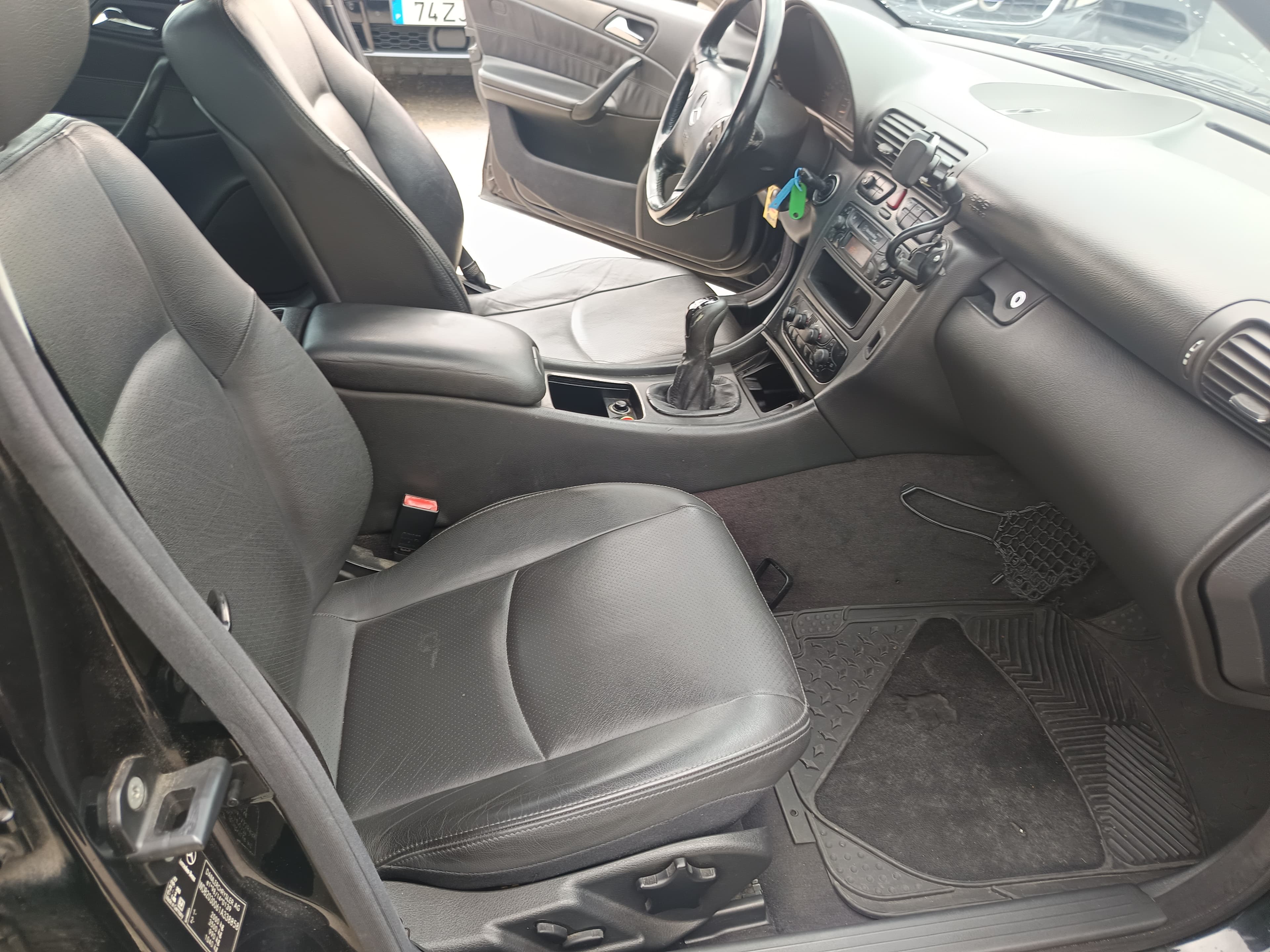 Mercedes-Benz C220 CDI · Ano 2002 — image 27