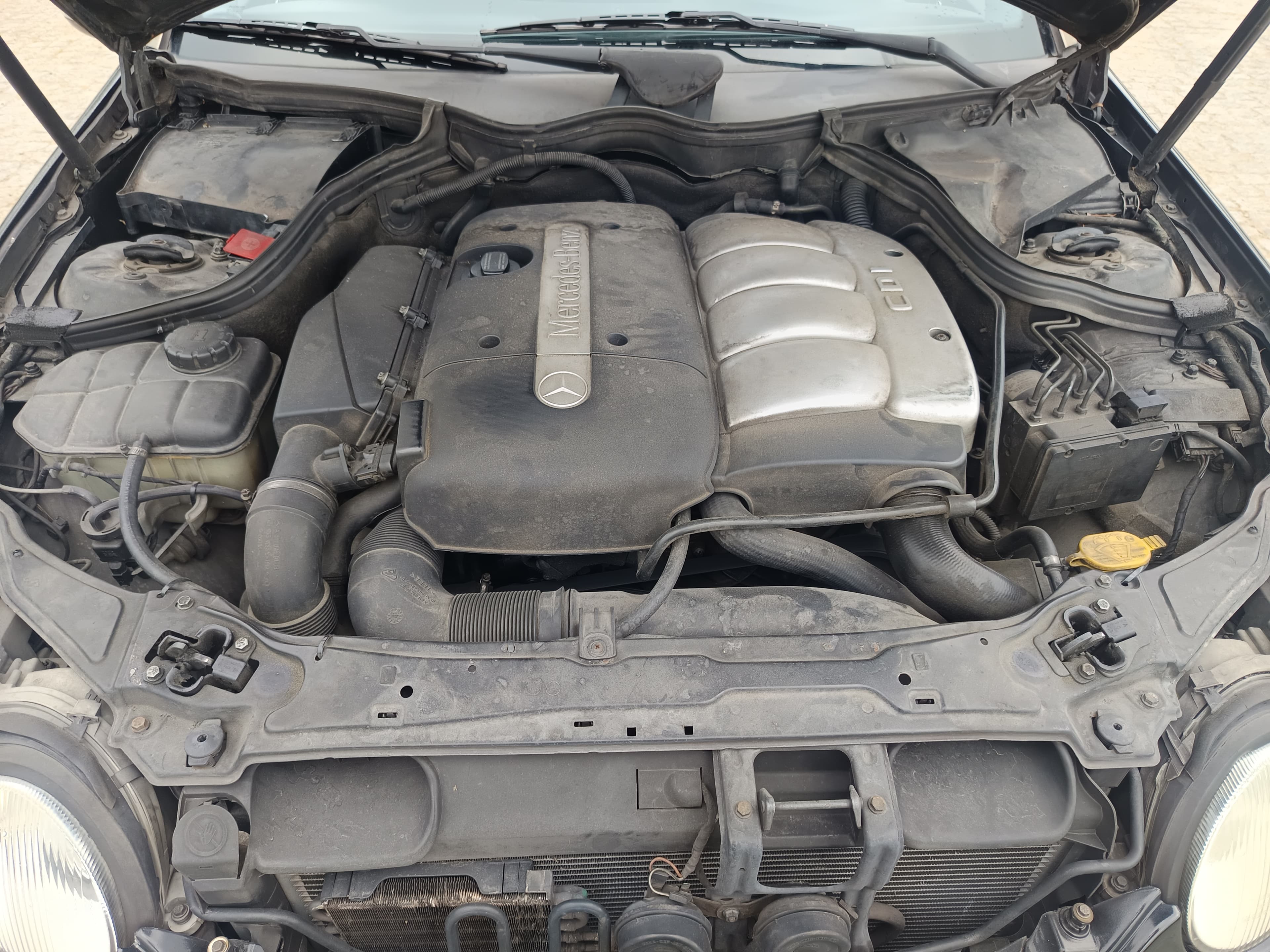 Mercedes-Benz C220 CDI · Ano 2002 — image 17