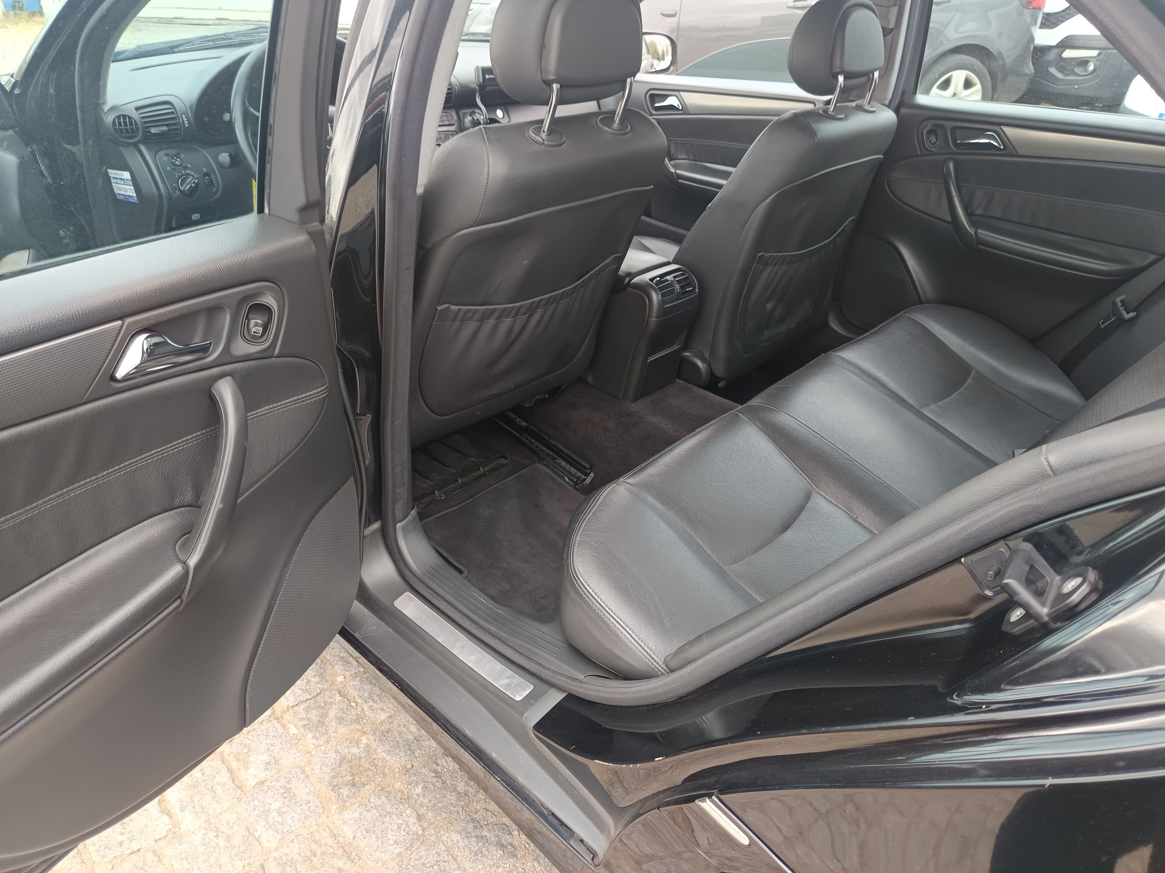 Mercedes-Benz C220 CDI · Ano 2002 — image 33