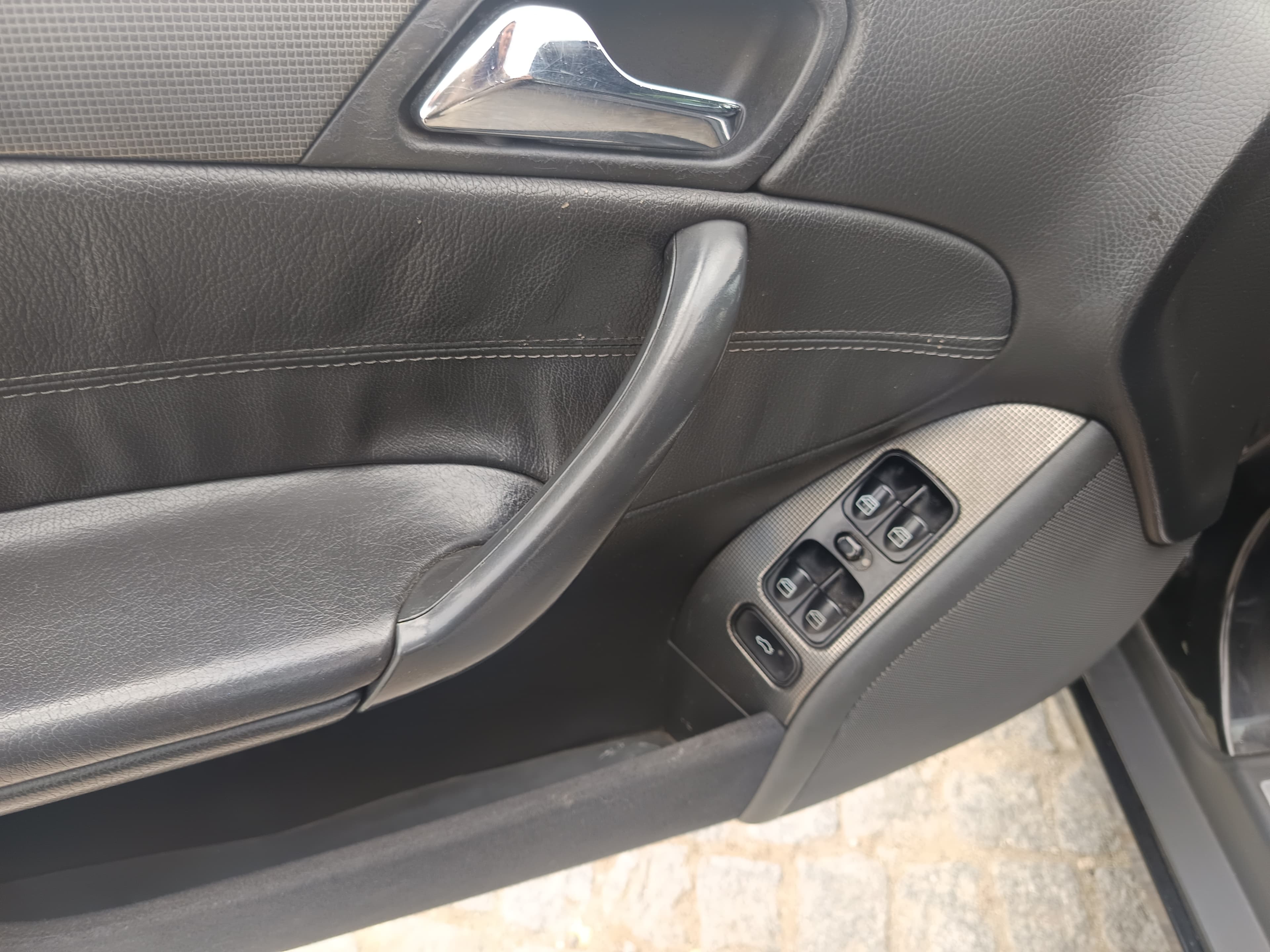Mercedes-Benz C220 CDI · Ano 2002 — image 32