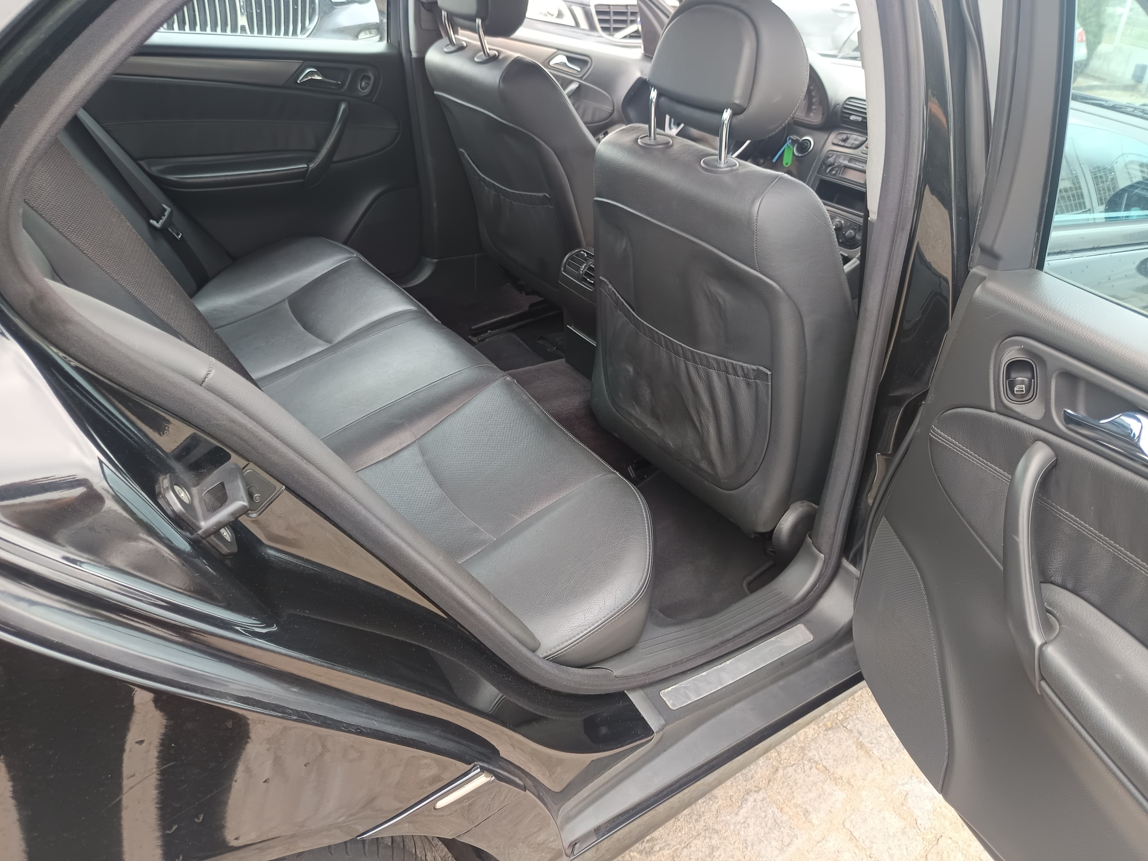 Mercedes-Benz C220 CDI · Ano 2002 — image 22