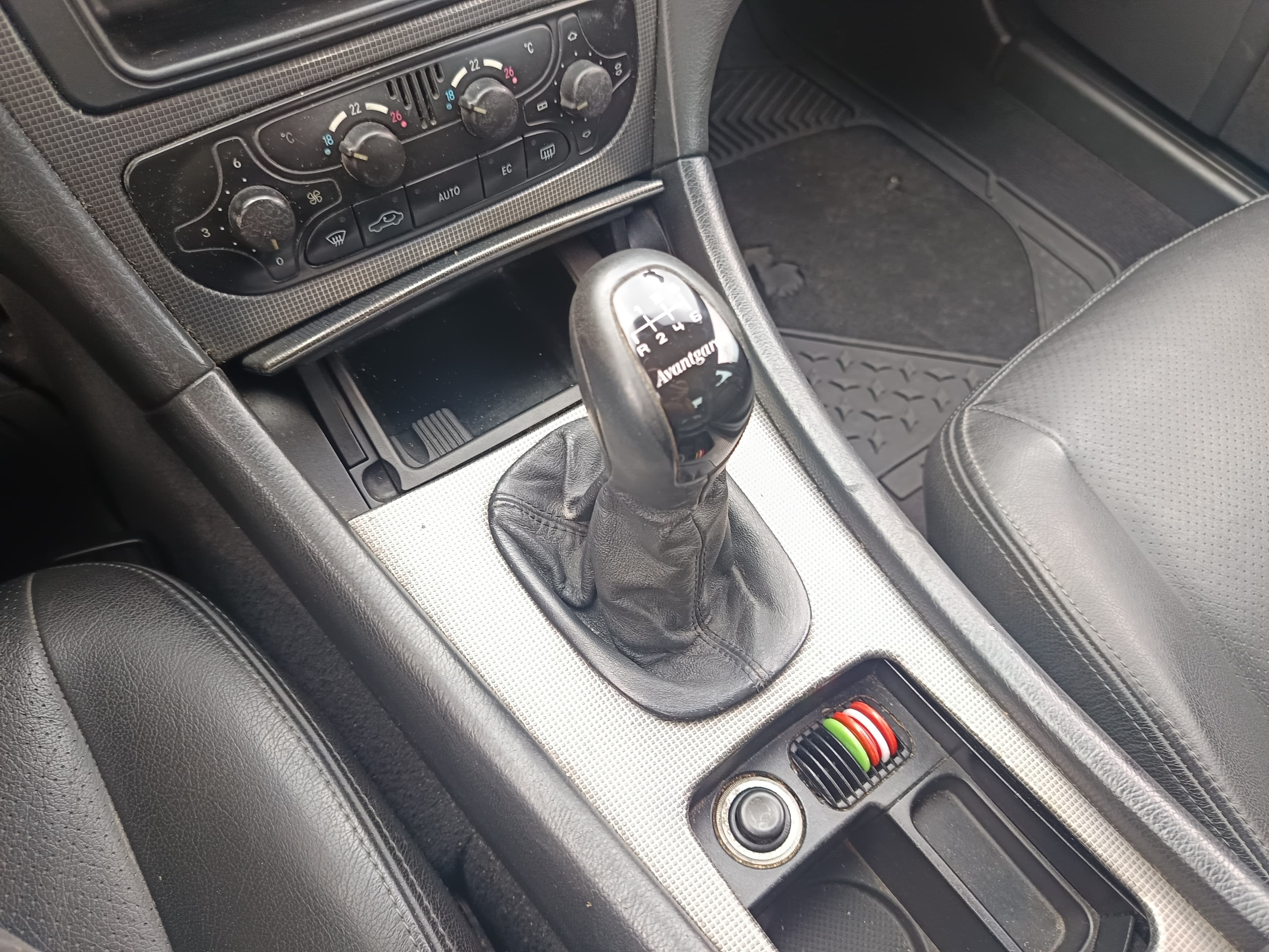 Mercedes-Benz C220 CDI · Ano 2002 — image 40