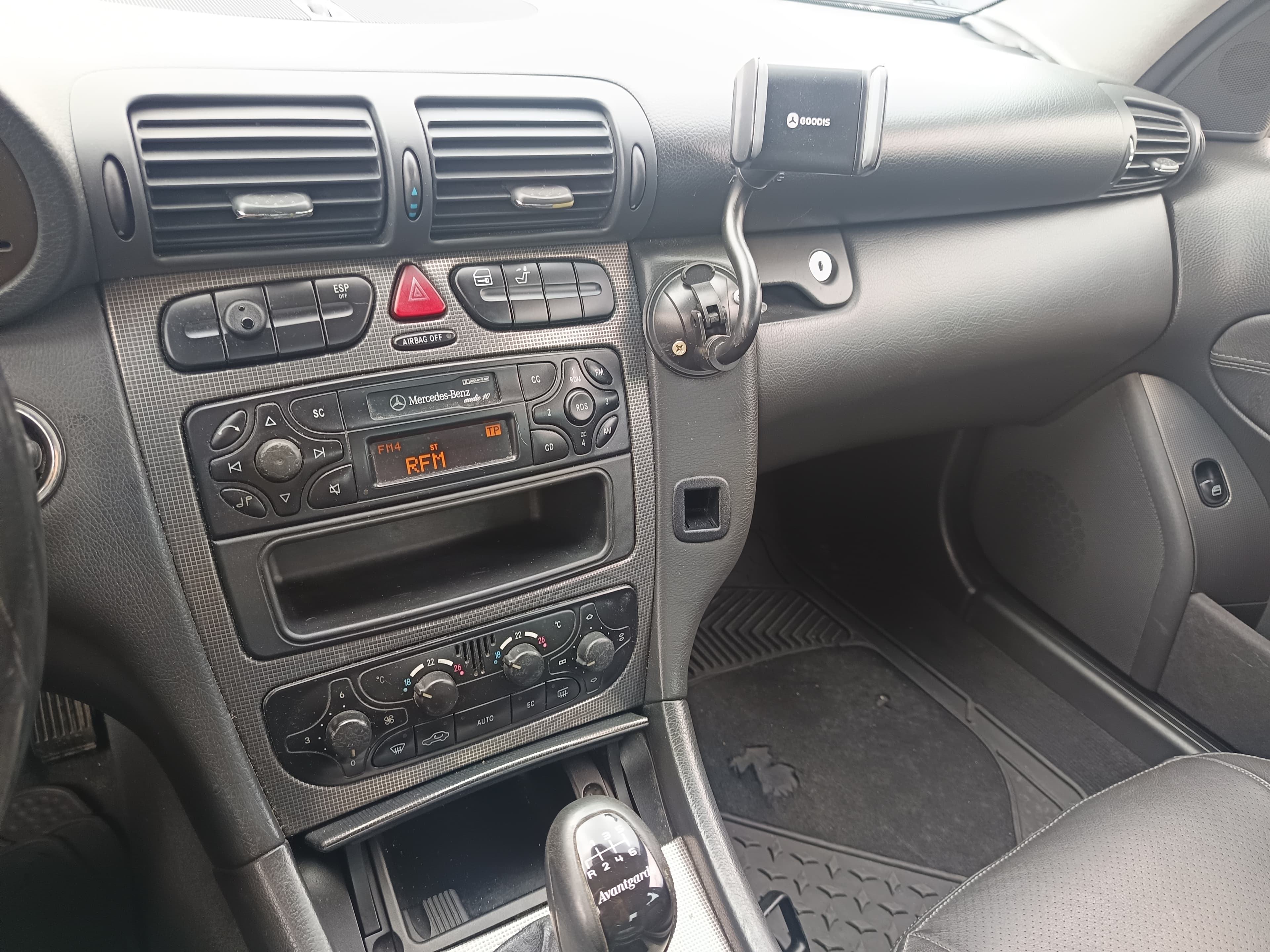 Mercedes-Benz C220 CDI · Ano 2002 — image 37