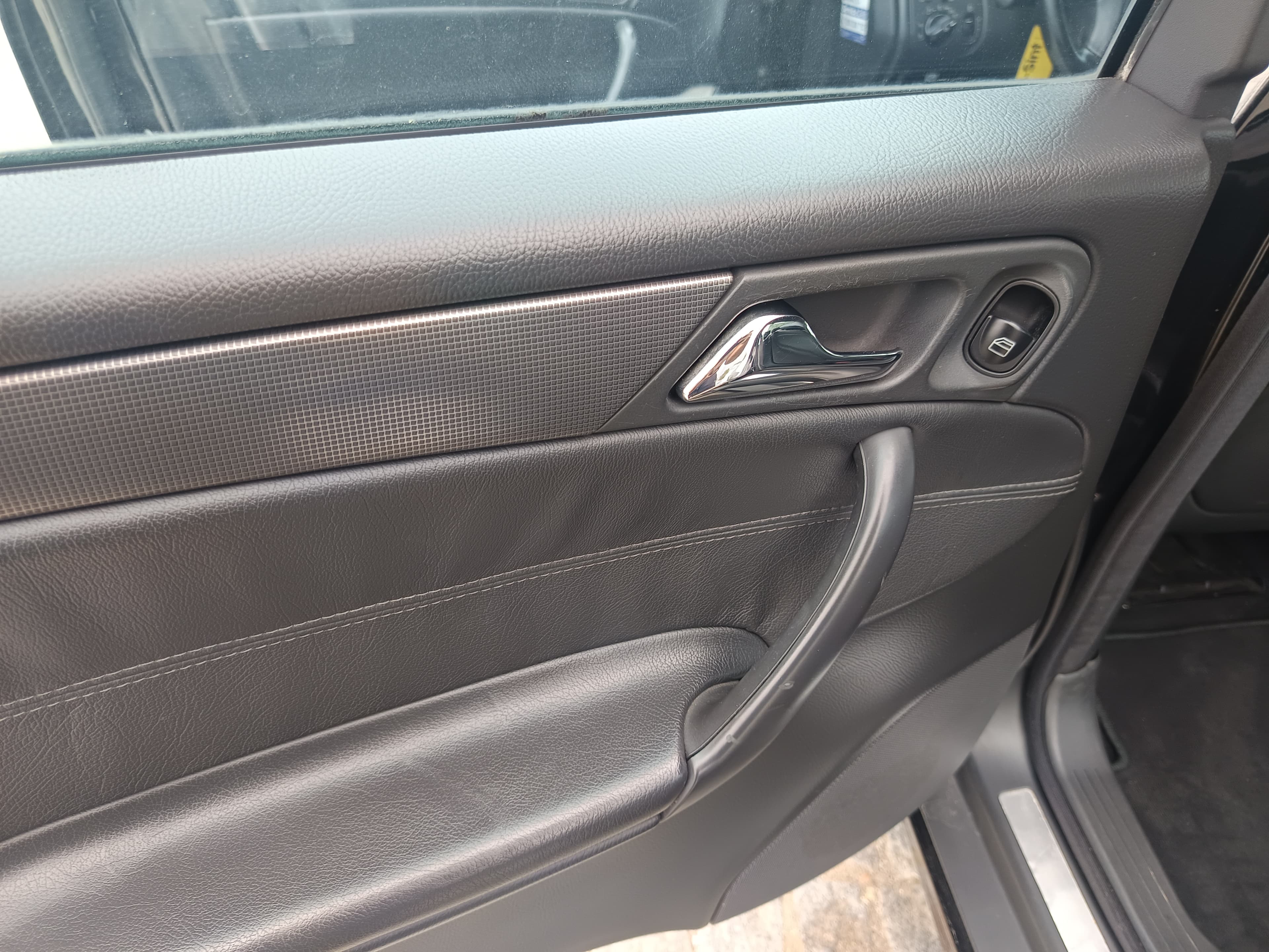 Mercedes-Benz C220 CDI · Ano 2002 — image 29