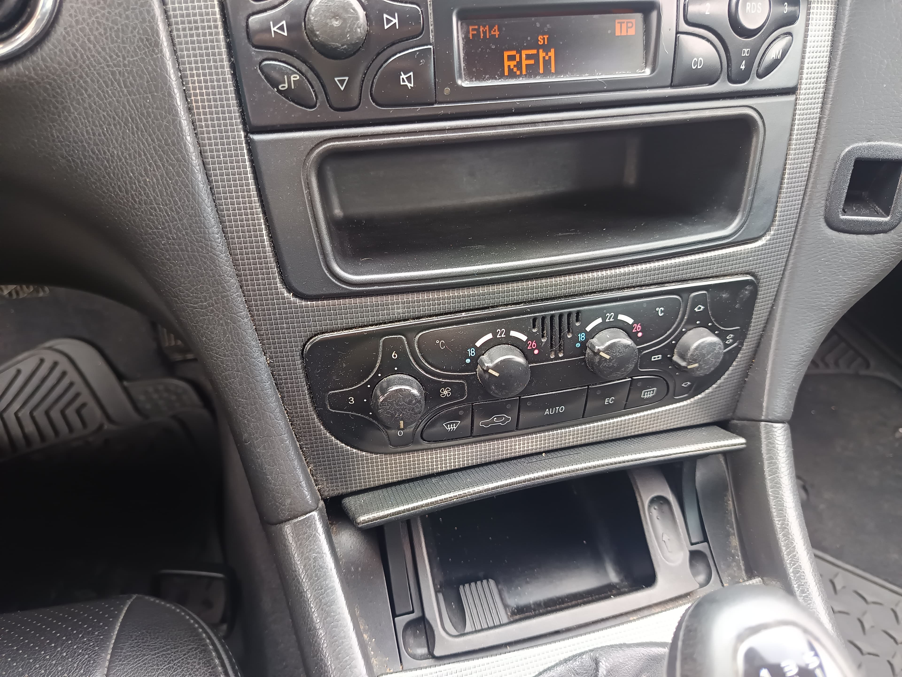 Mercedes-Benz C220 CDI · Ano 2002 — image 39