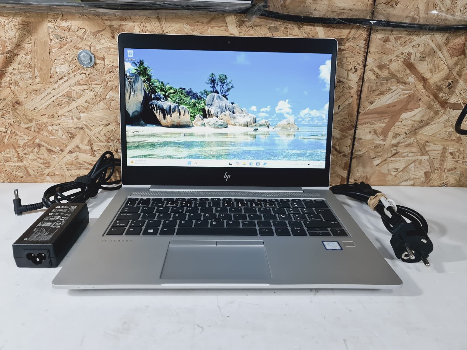 Portátil HP EliteBook 830 G6 — imagem 1