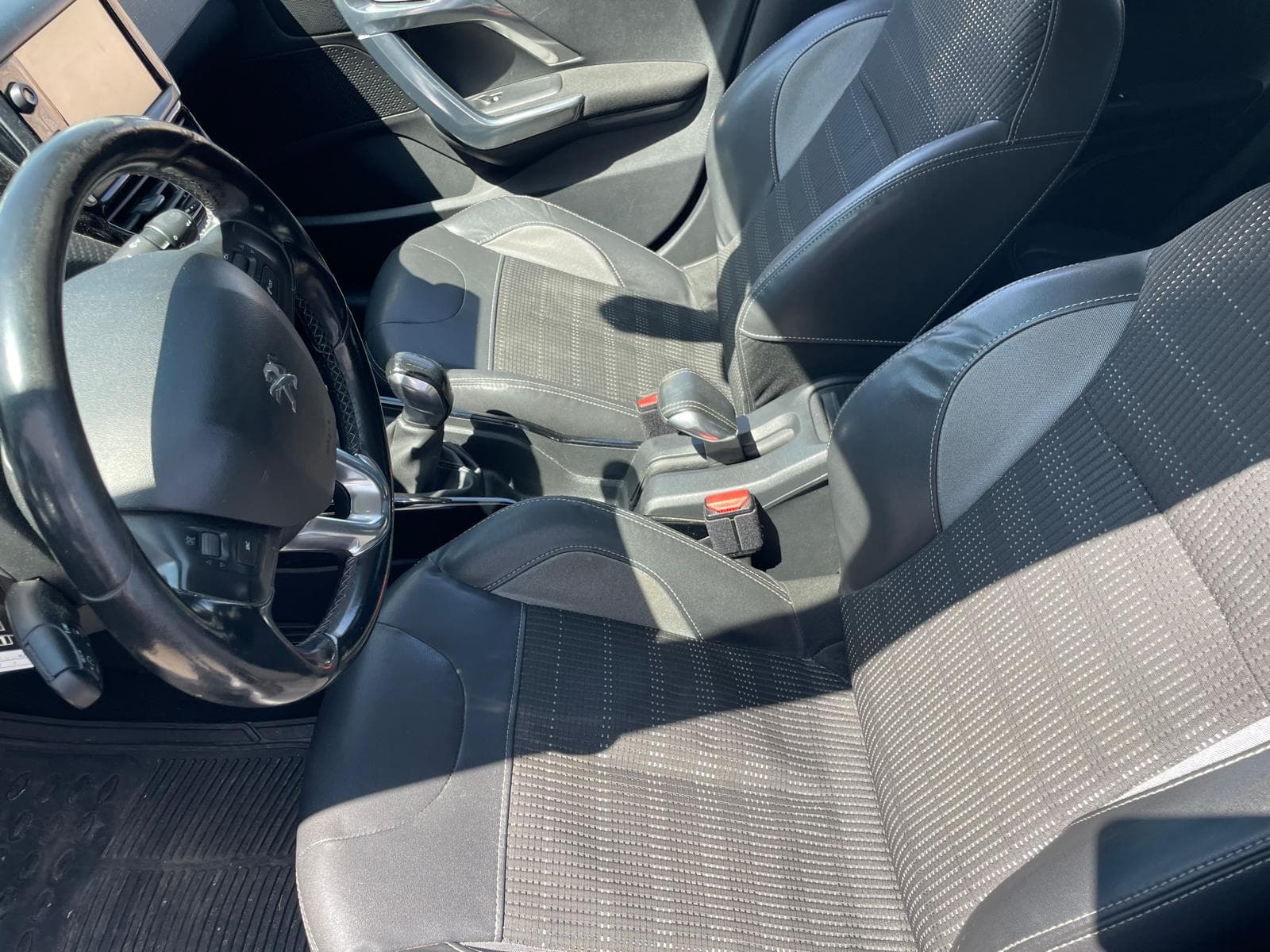 Peugeot 2008 1.6HDI · Ano 2015 — imagem 10