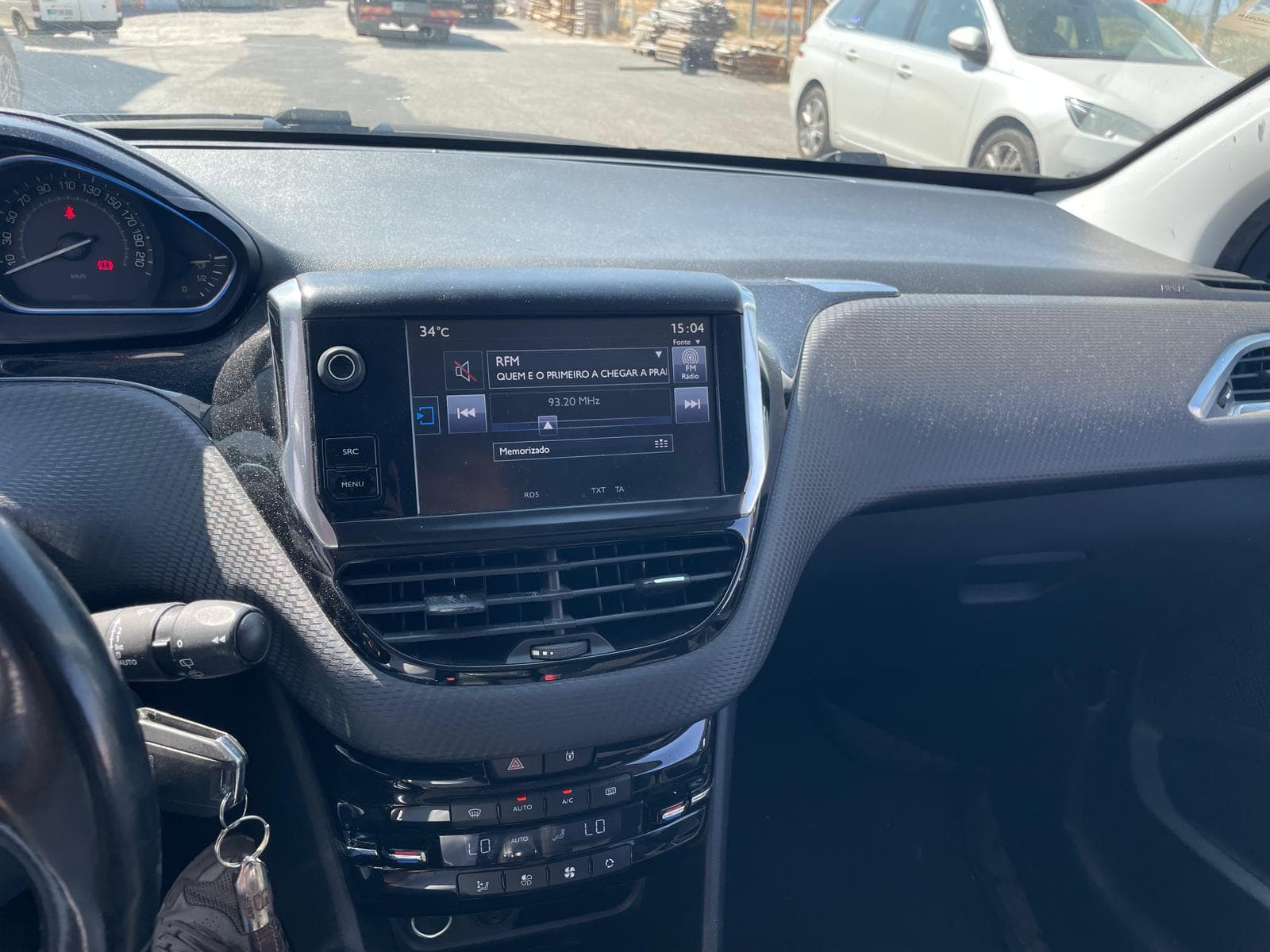 Peugeot 2008 1.6HDI · Ano 2015 — imagem 12