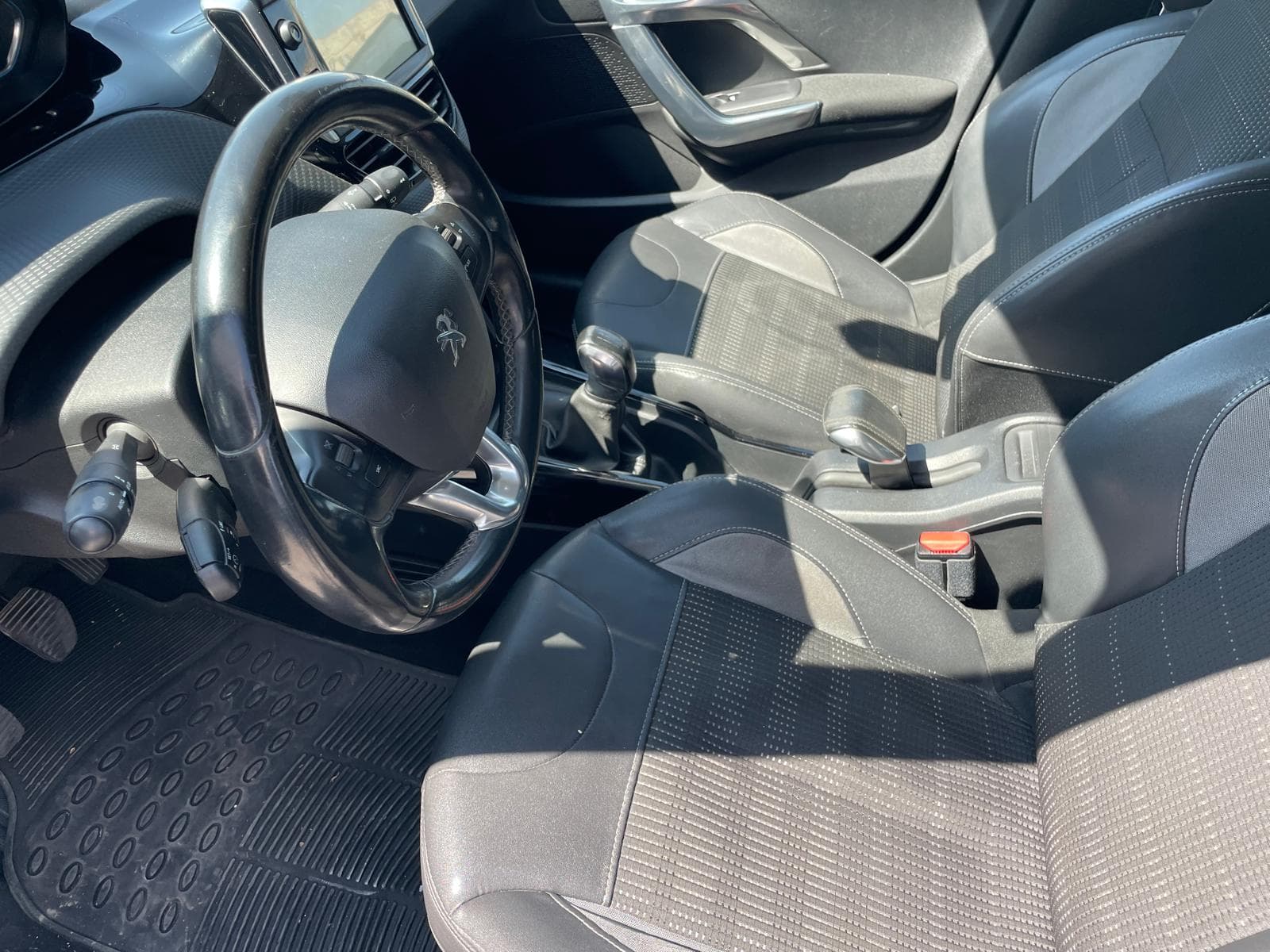 Peugeot 2008 1.6HDI · Ano 2015 — image 10