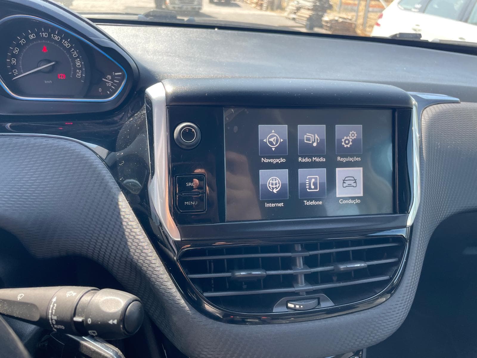 Peugeot 2008 1.6HDI · Ano 2015 — image 14