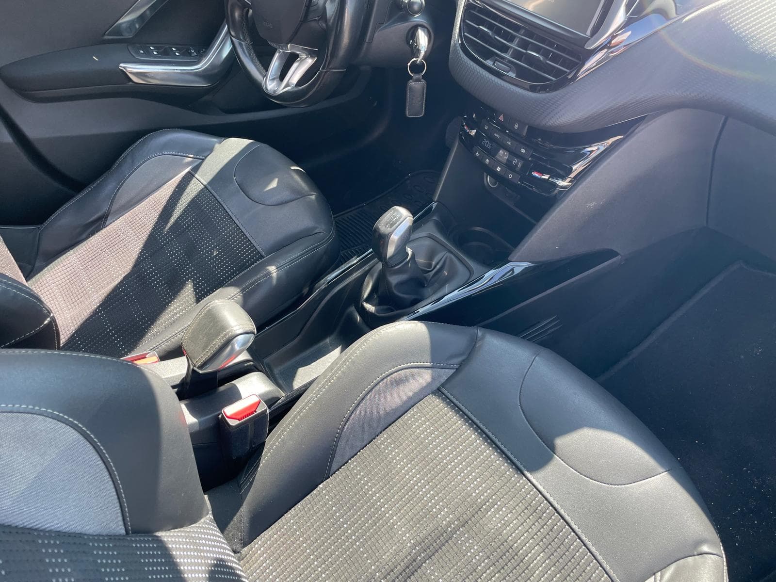 Peugeot 2008 1.6HDI · Ano 2015 — image 16