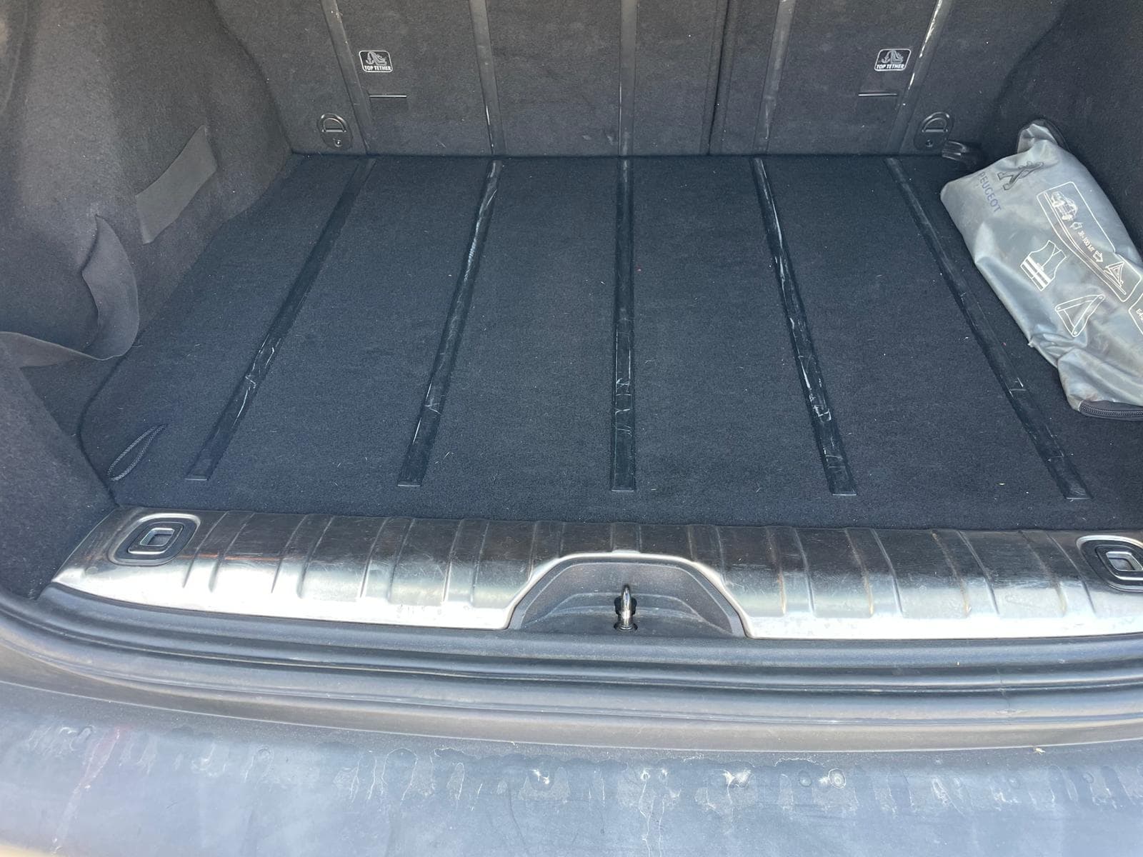 Peugeot 2008 1.6HDI · Ano 2015 — image 9