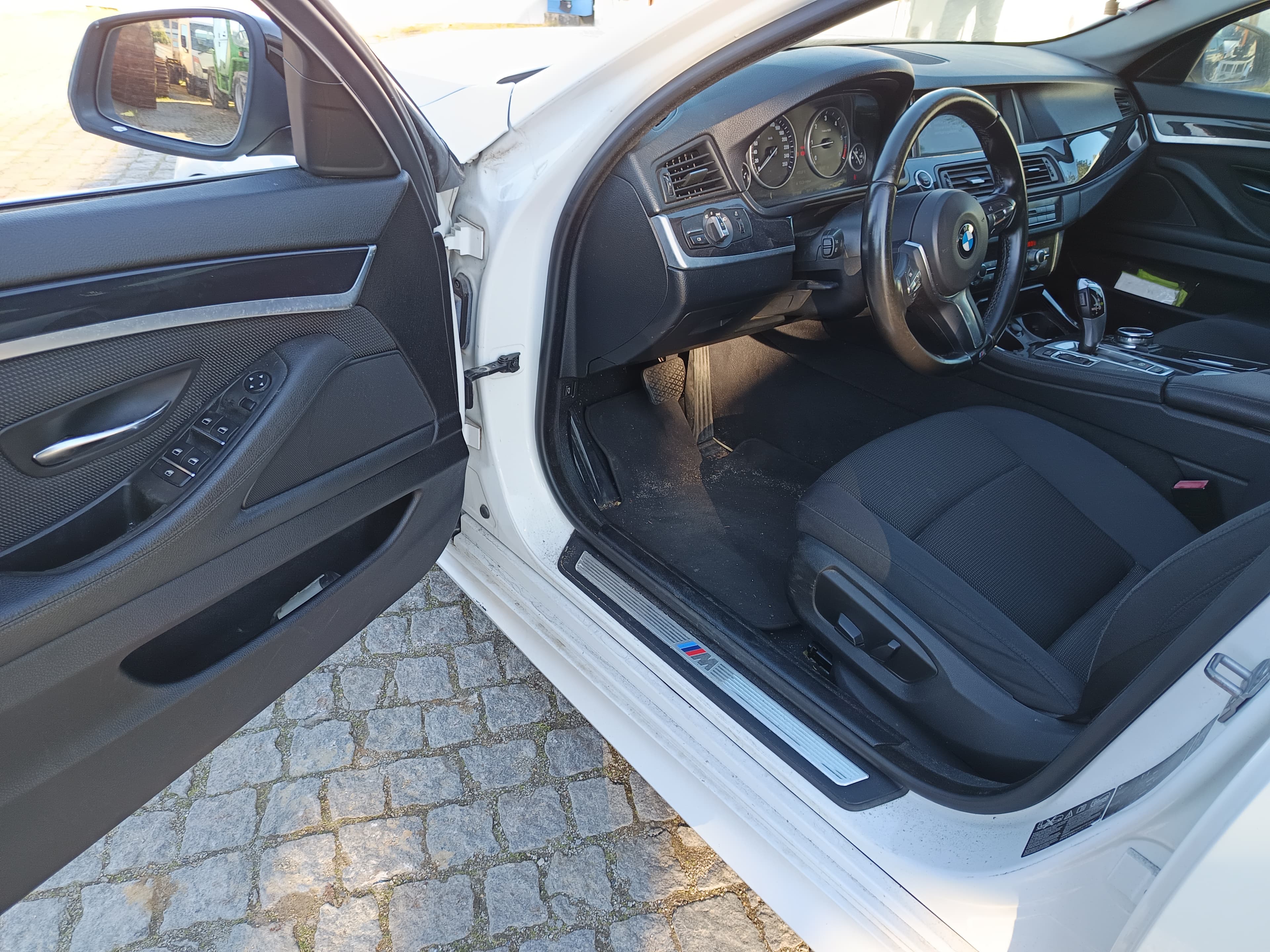 BMW 520D · Ano 2014 — image 37